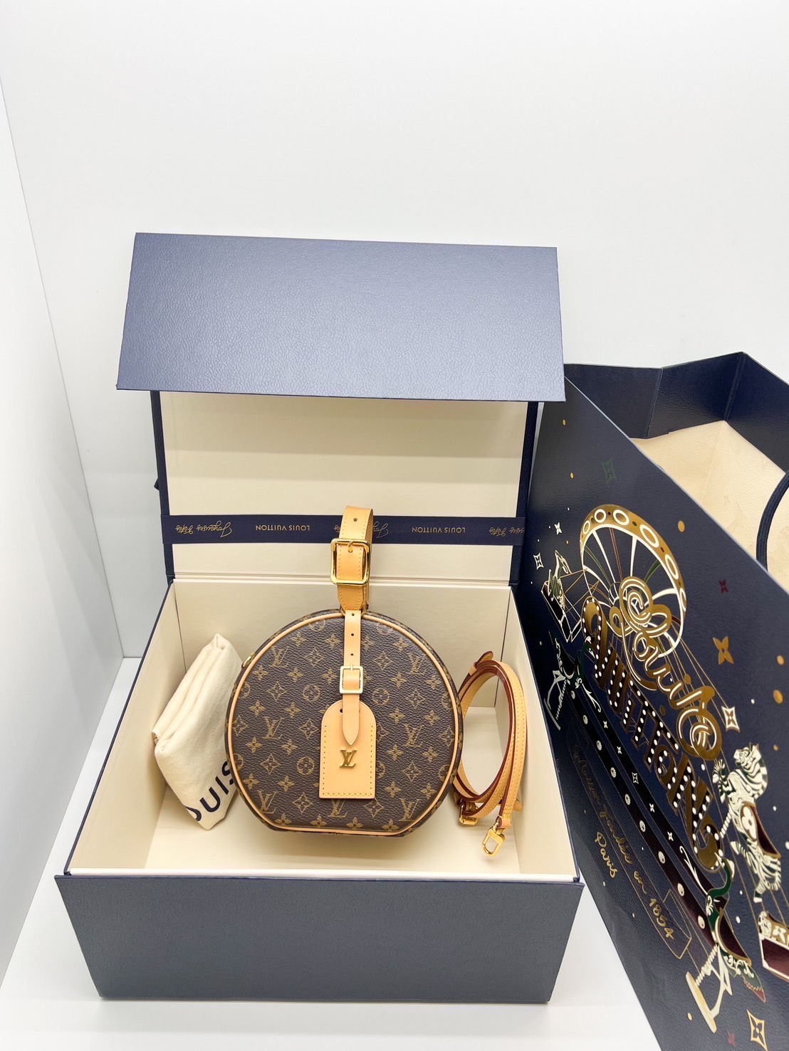 Lv Petite Boite Chapeau Y2024 Microship มือสอง