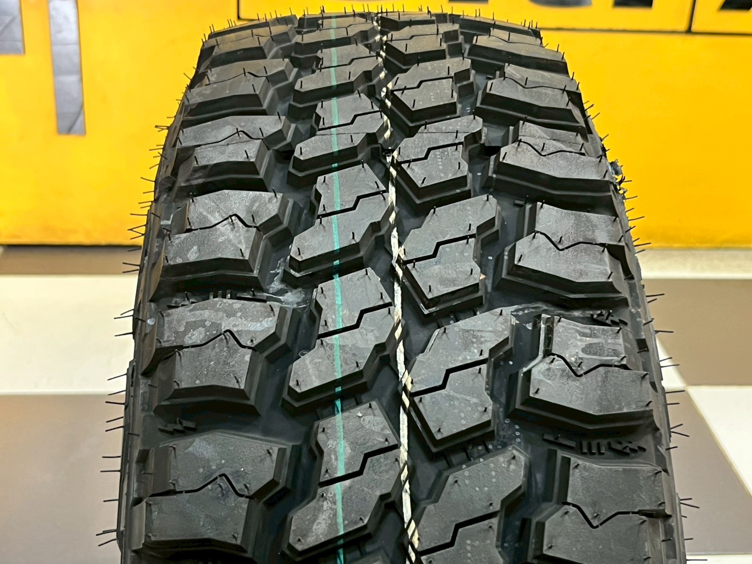 ยางใหม่ 265/75R16 Deestone Power Cruz รุ่น MUD TERRAIN - MT431 ยางปี25 (แก้มขาว)