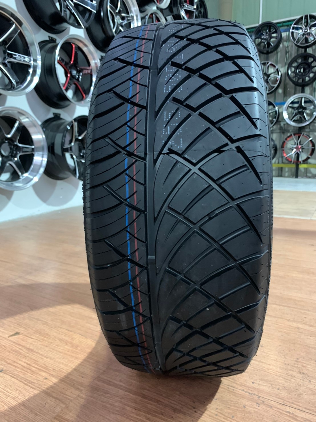 ยางลายซิ่ง Reaco 255-50R18 ยางใหม่ปี20 พร้อมติดตั้งฟรี