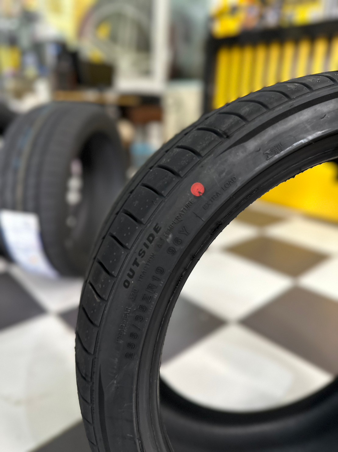 ยาง MINERVA F205 255/35R19 ยางใหม่ปี2023 ยางสปอร์ตคุณภาพดี สมรรถนะการขับขี่สูงนุ่มเงียบ