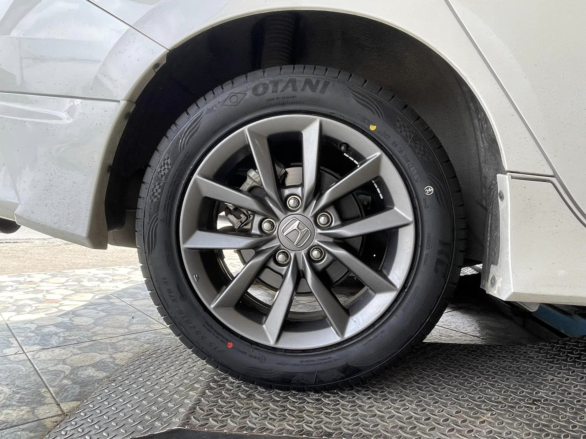 🚘 #HONDA_CIVIC #OTANI #KC2000 215/55R16