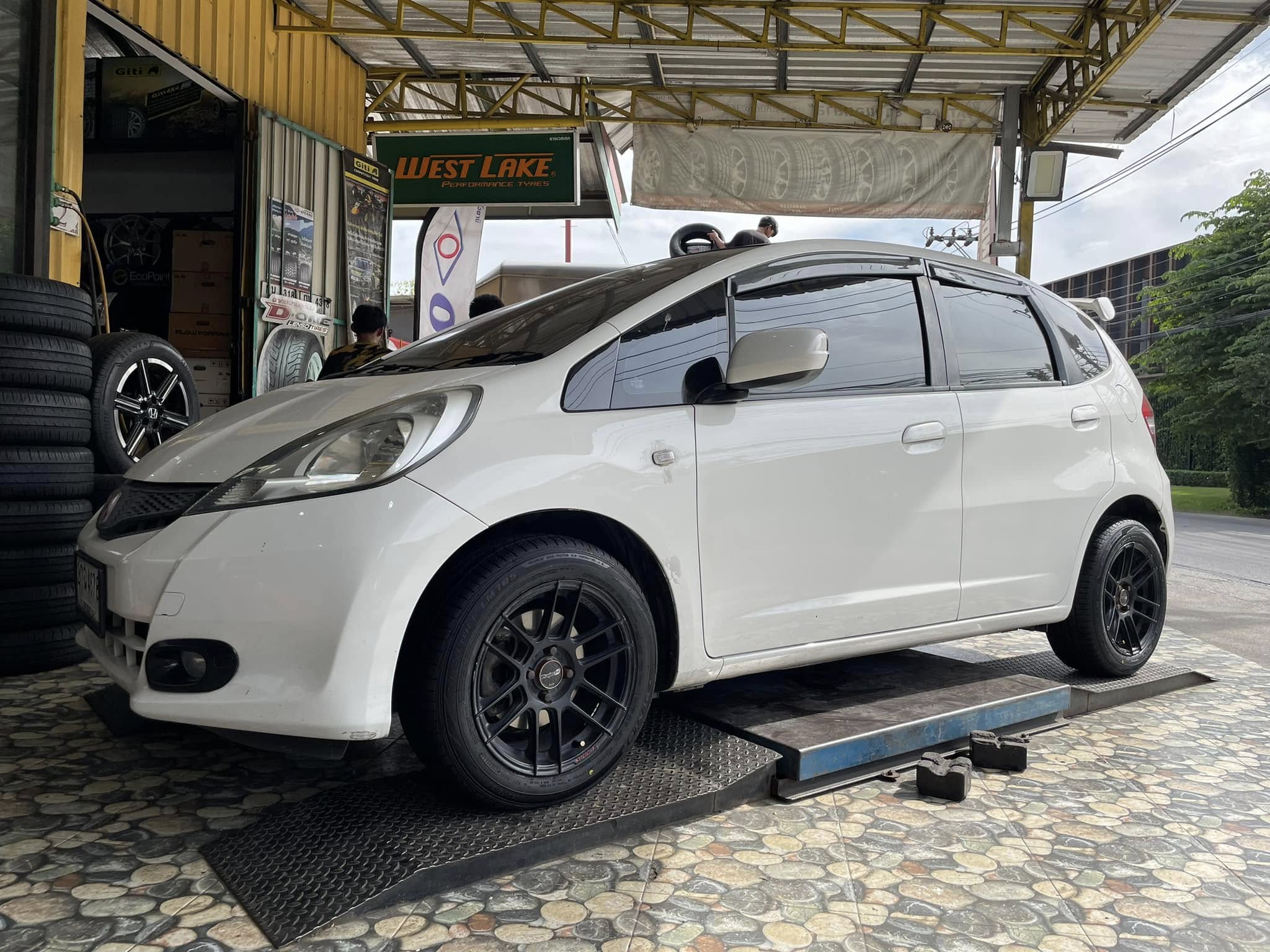 🛞❤️ #HONDA_JAZZ 🚘เปลี่ยนยาง 🛞🐘#DUNLOP_LM705_195/55R15 ❤️ 🛞 #บริการตั้งศูนย์ล้อ🛠