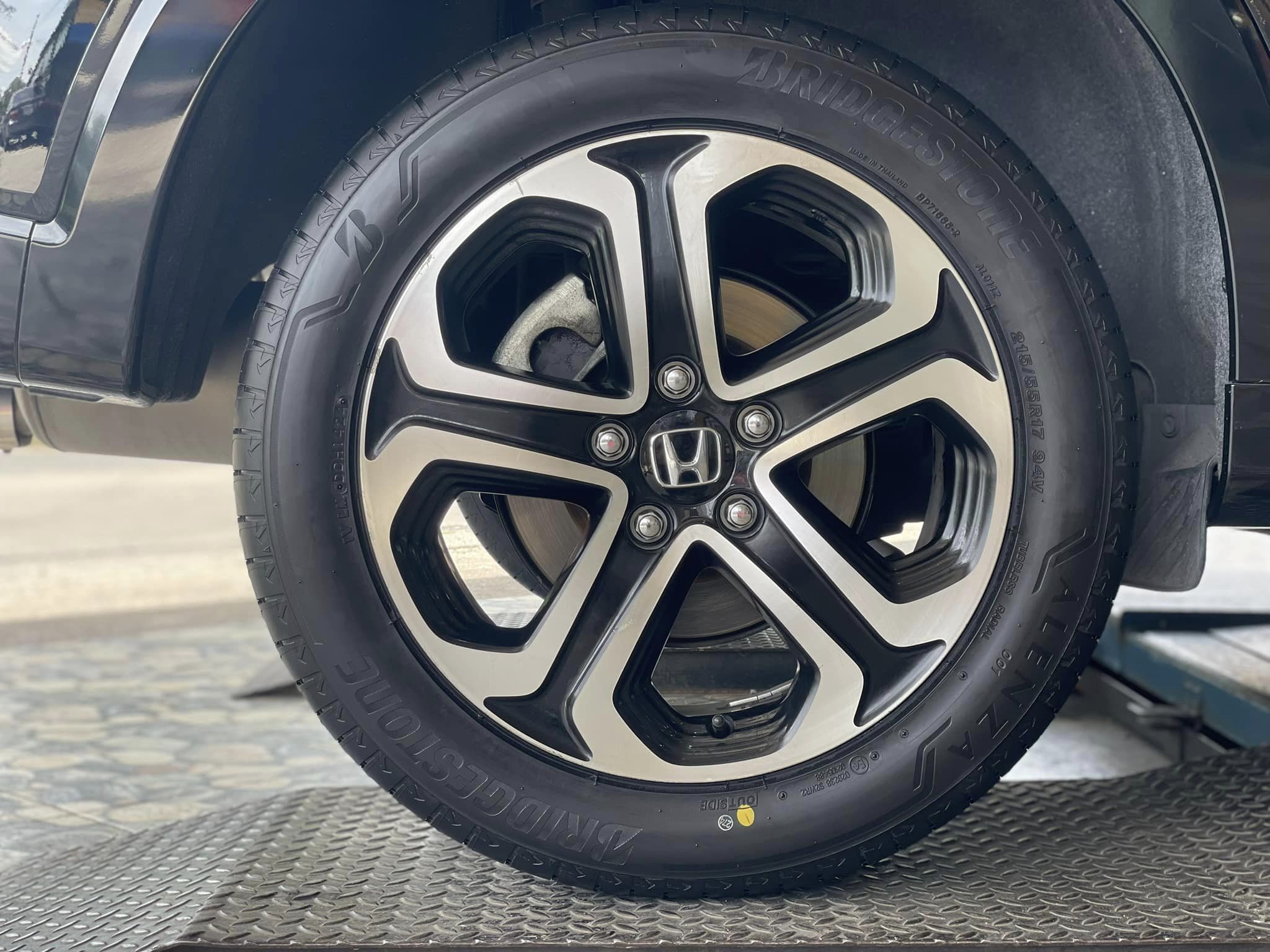 HONDA_HR-V #เปลี่ยนยาง 🛞🐘#BRIDGESTONE_ALENZ001_215/55R17
