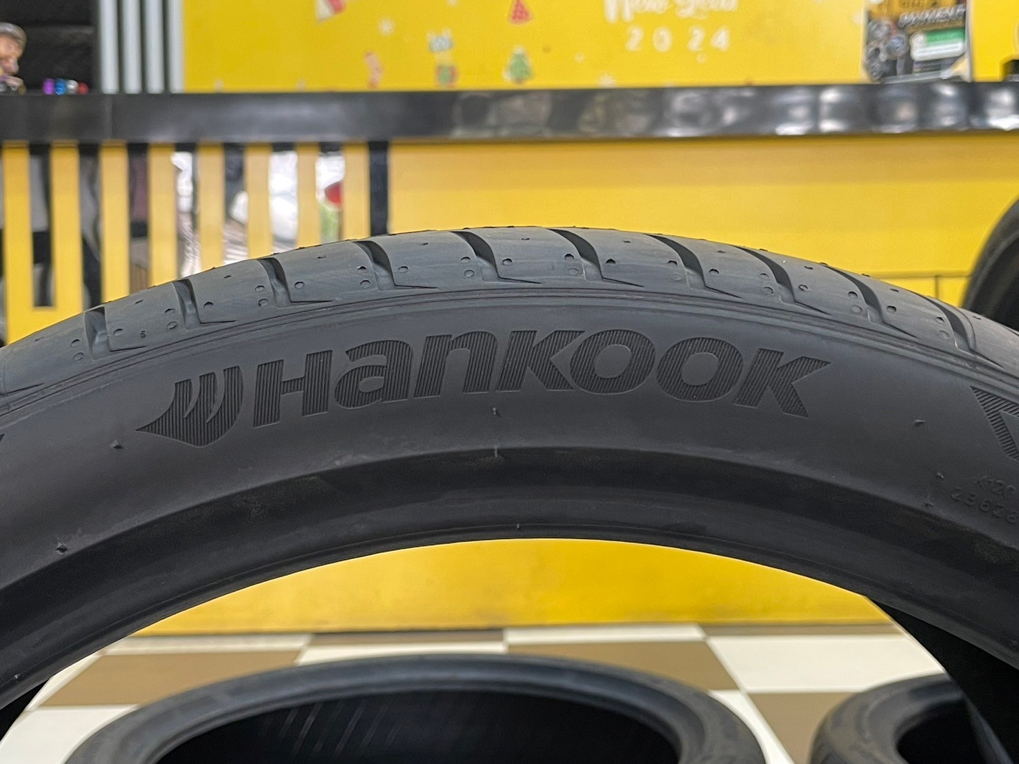 ยางHANKOOK รุ่น VENTUS V12 *evo 2 255/35R19 ยางใหม่ปี2024