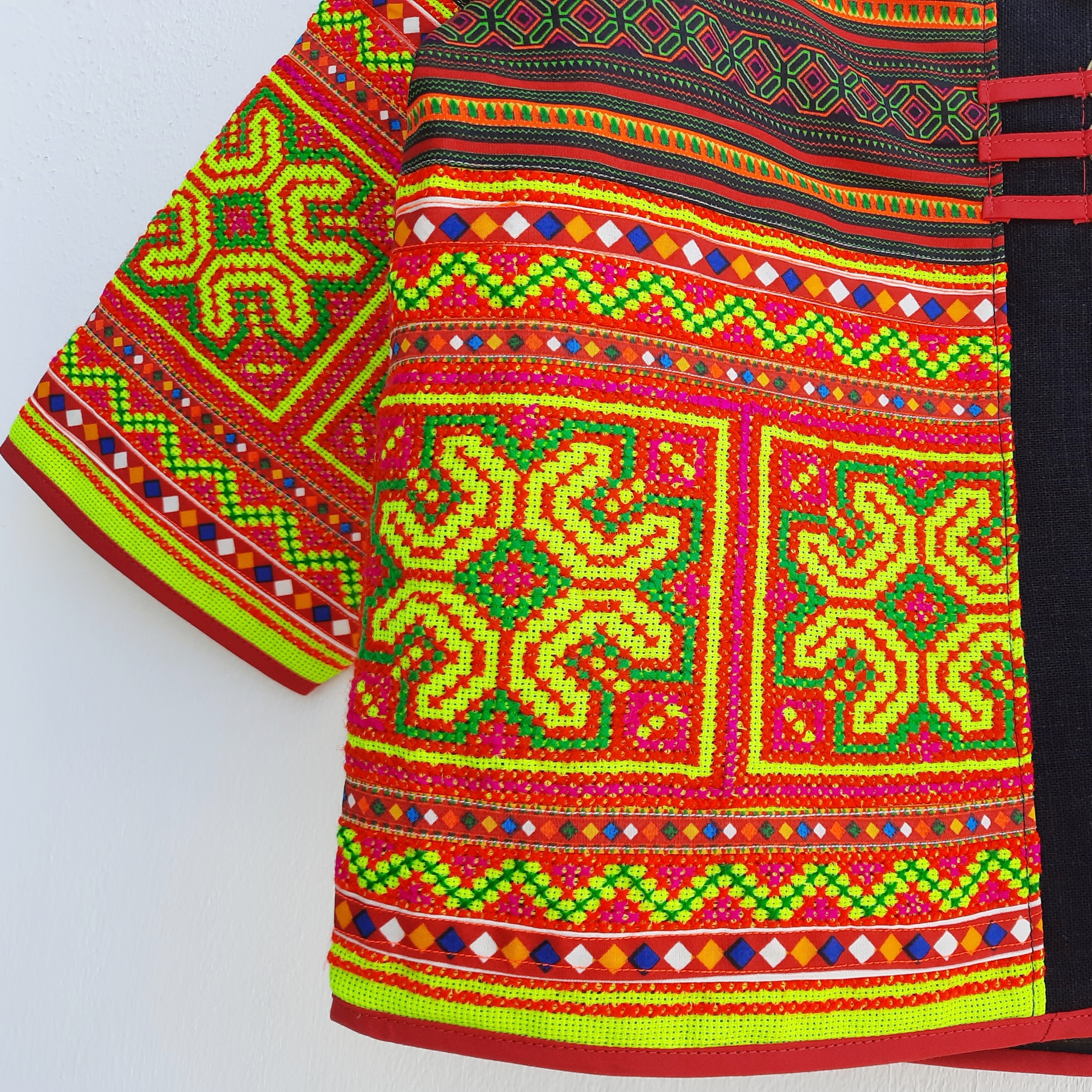 เสื้อคลุมผ้าม้ง สีเหลืองมะนาว ลายชัด