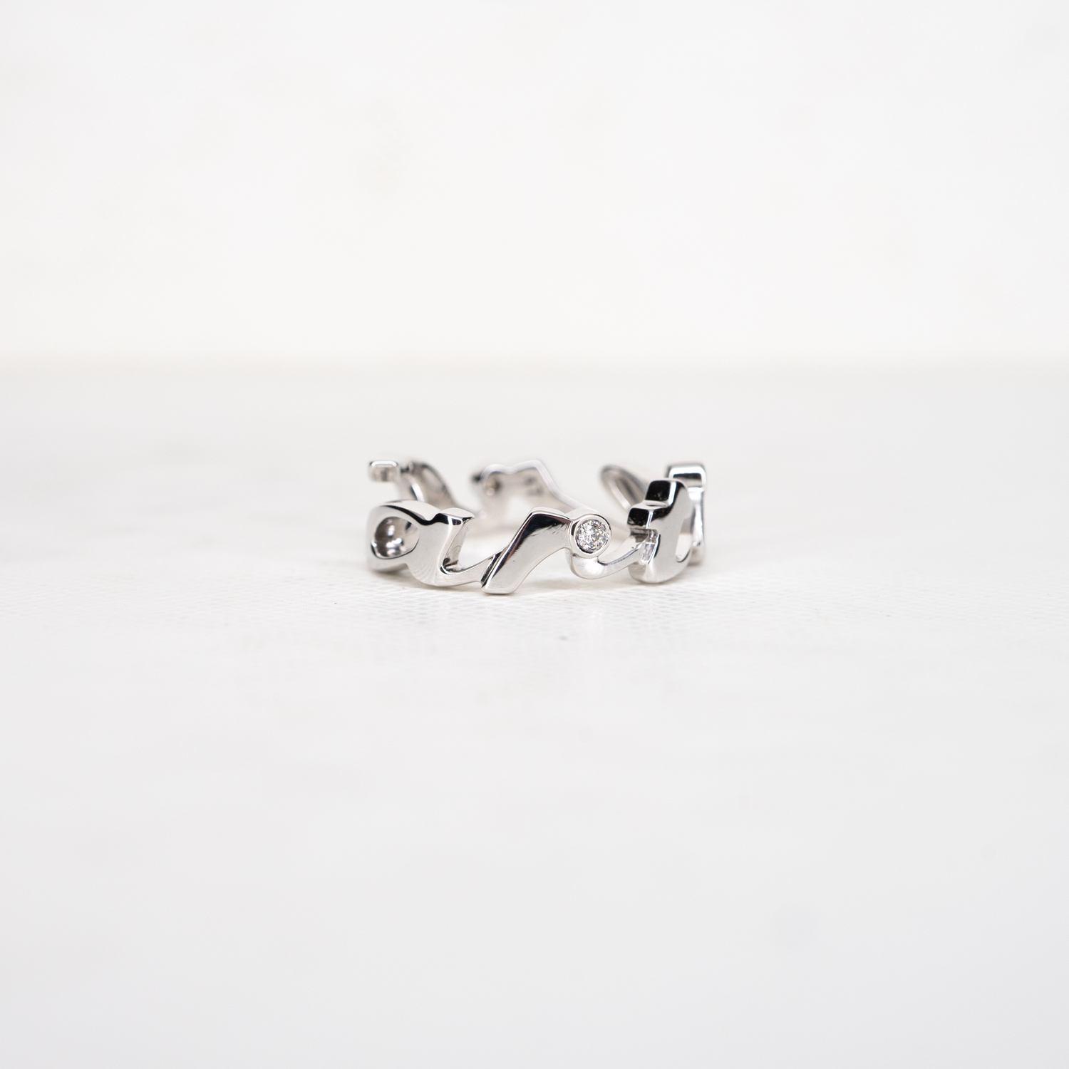 แหวน Cartier Signature 3Diamonds Limited Edition ทองคำขาว 18K ไซส์47# (Used) (Rare)