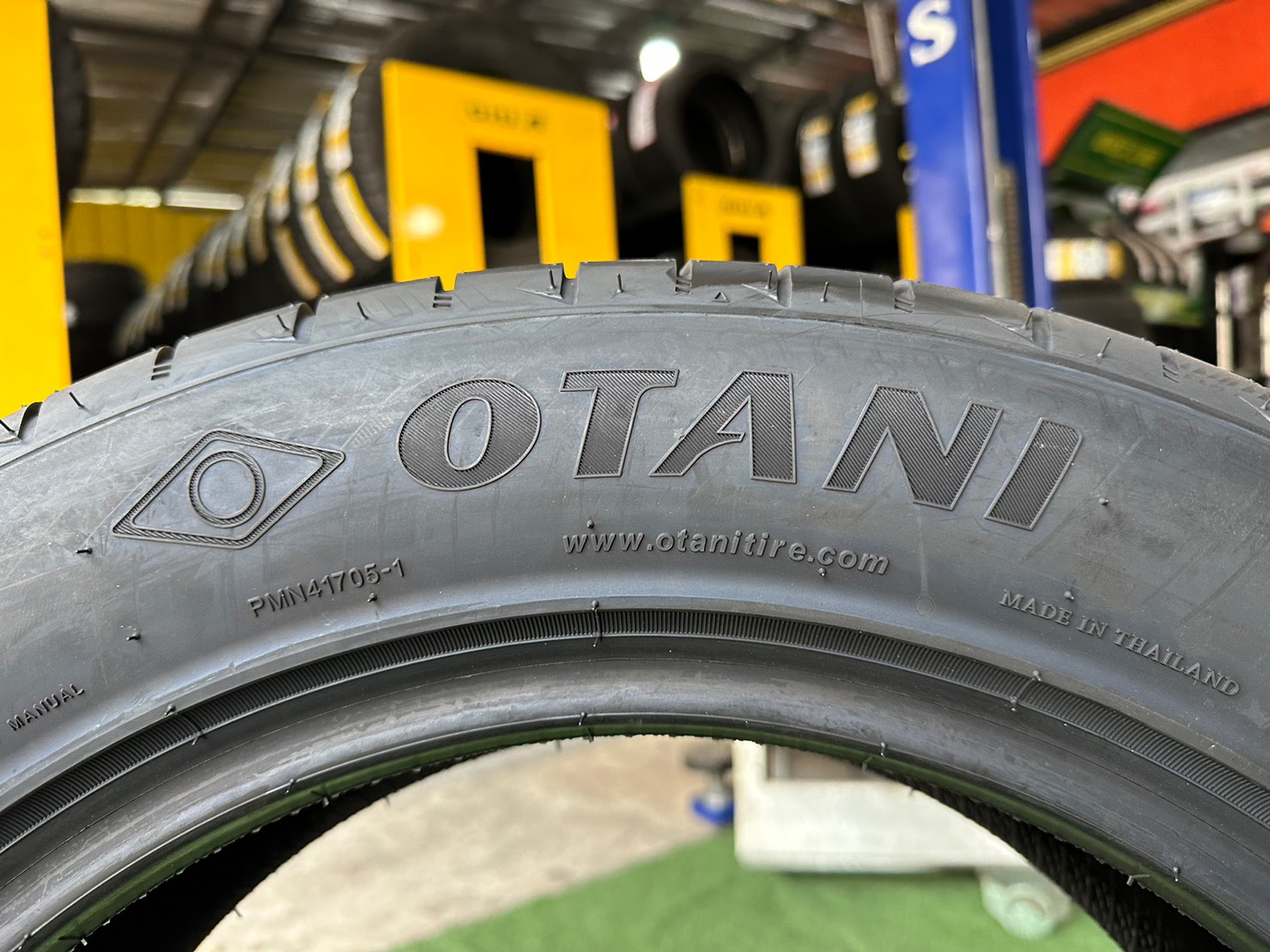 OTANI KC1000 225/55R17 ยางใหม่ปี2023 ราคาพิเศษพร้อมติดตั้งฟรี สามารถสอบถามเพิ่มเติมได้ค่ะ