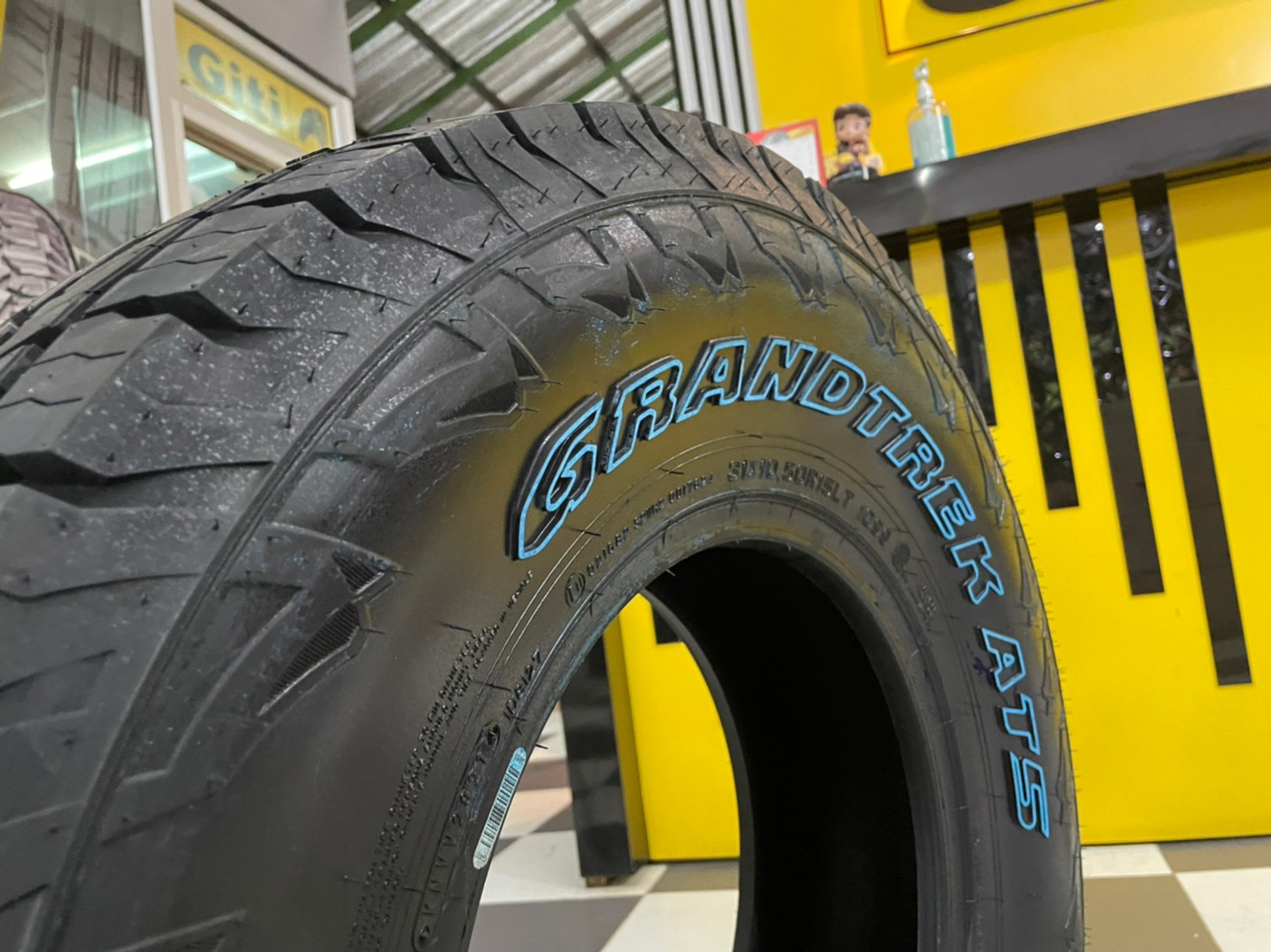 ยางใหม่DUNLOP GRANDTREK AT5 31x10.5R15 ยางตัวหนังสือสีขาว
