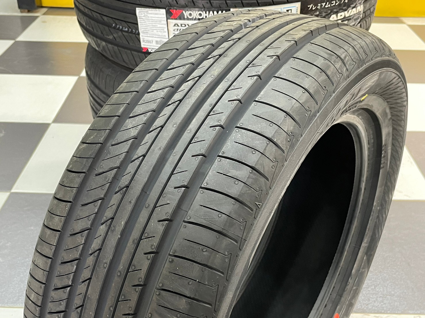 YOKOHAMA ADVAN dB V552 225/55R17 ยางใหม่ปี2022
