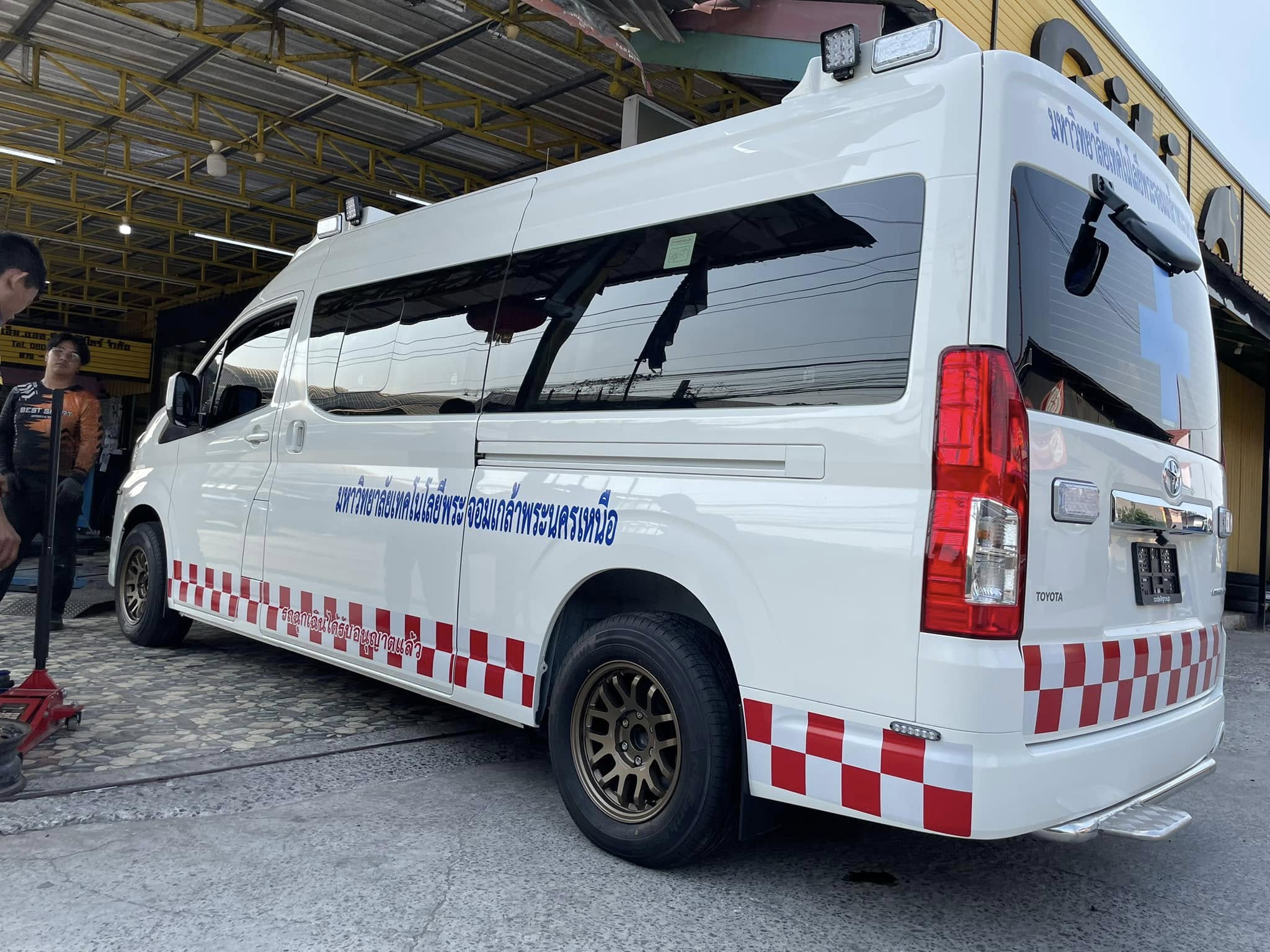 #TOYOTA_COMMUTER #ล้อSSW404 16X8 ET20 6X130 สีน้ำตาล ล้อคุณภาพดี สุดคุ้มราคาสบายกระเป๋า