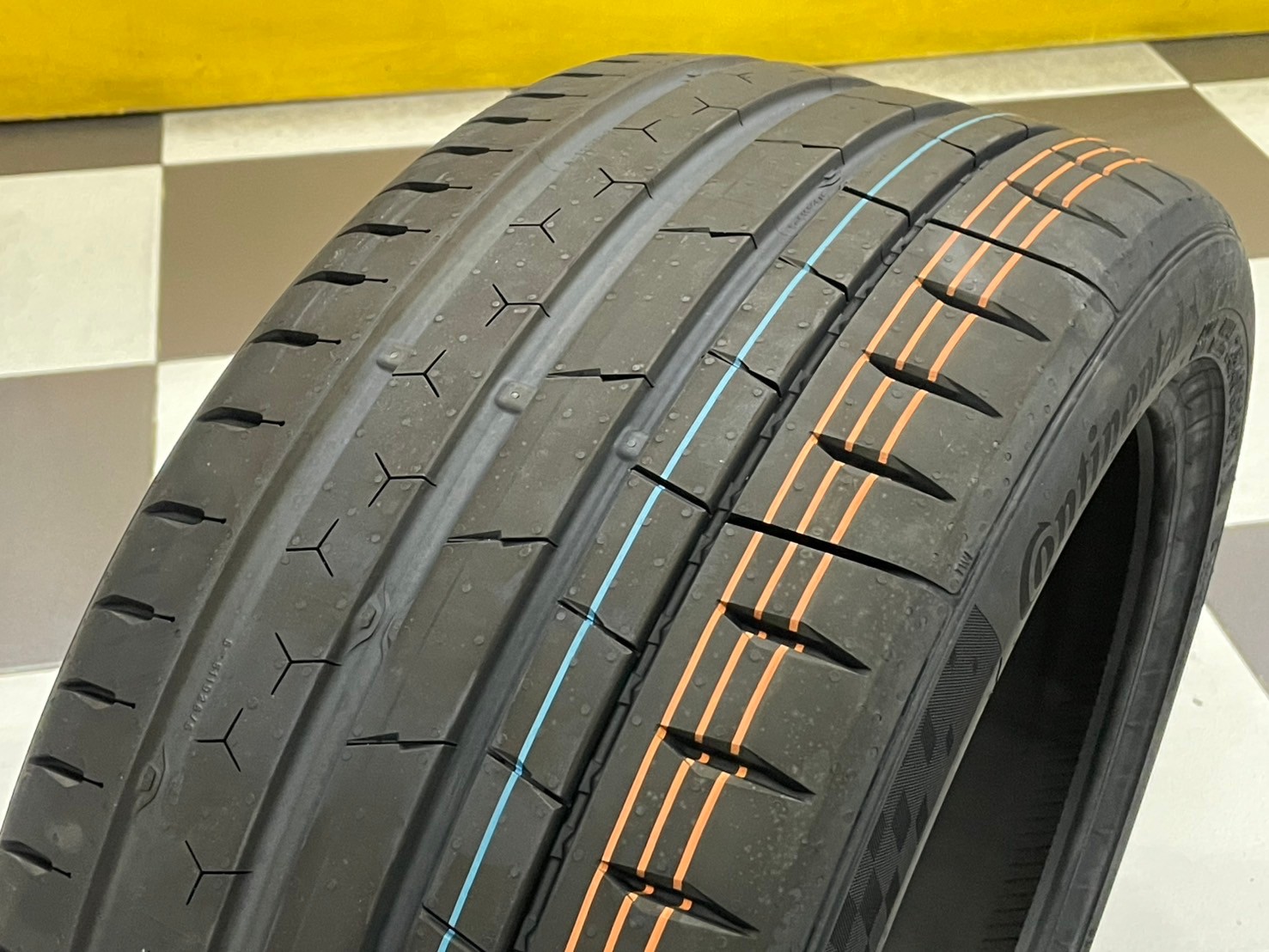 ยาง Continental MaxContact MC7 245/40R18 ยางใหม่ปี2025