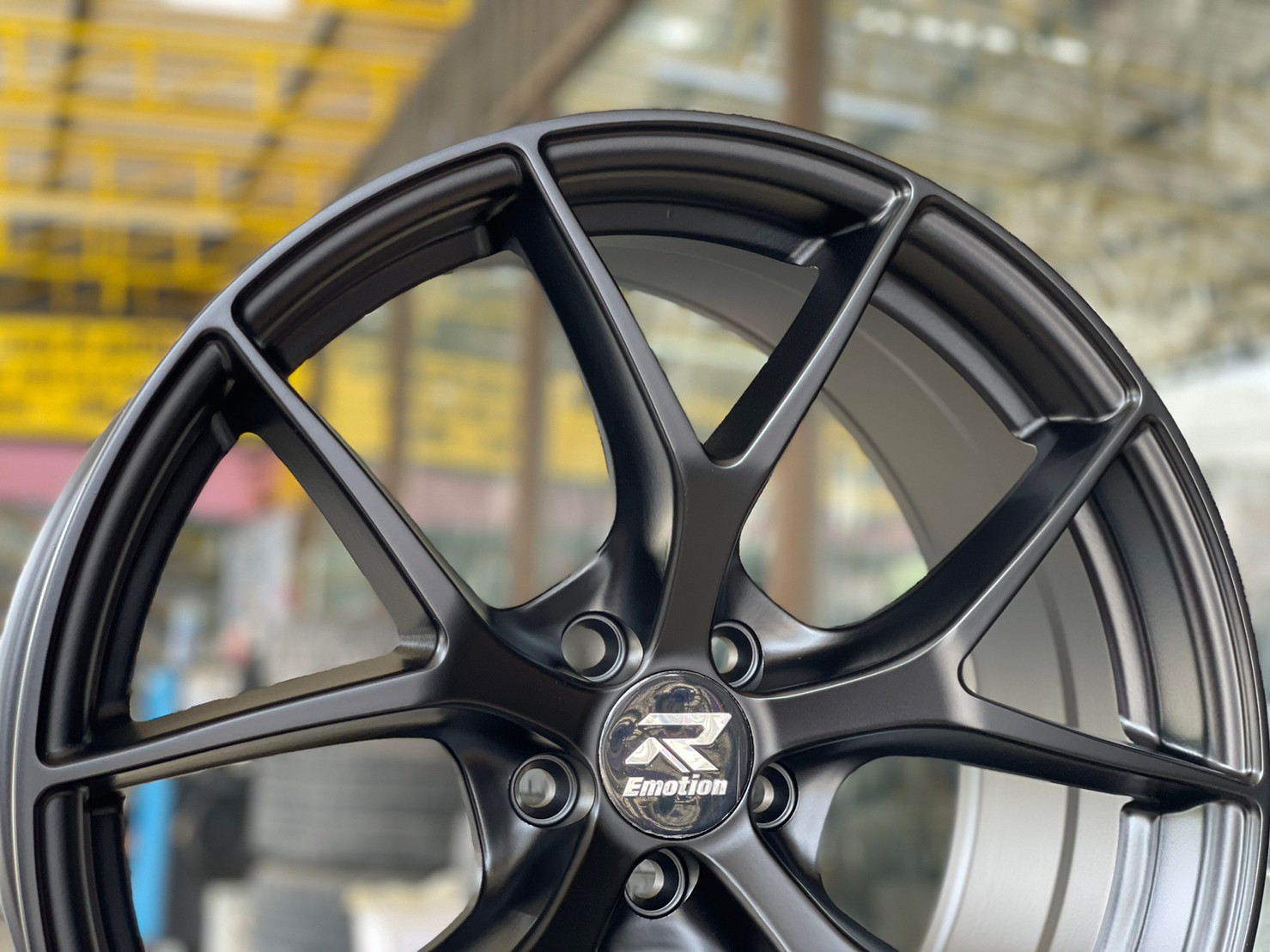 ล้อแม็ก EmotionR รุ่น FRE ขอบ 18x8 ET35 PCD 5x100 สีดำ