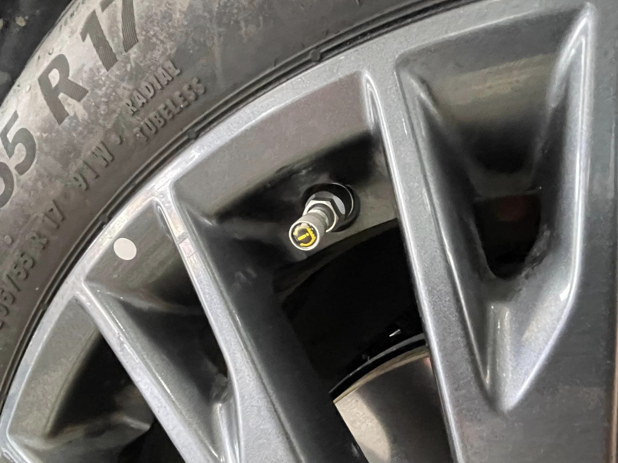 อุปกรณ์ Steelmate MT15 เป็นระบบตรวจวัดแรงดันลมยางแบบไร้สาย