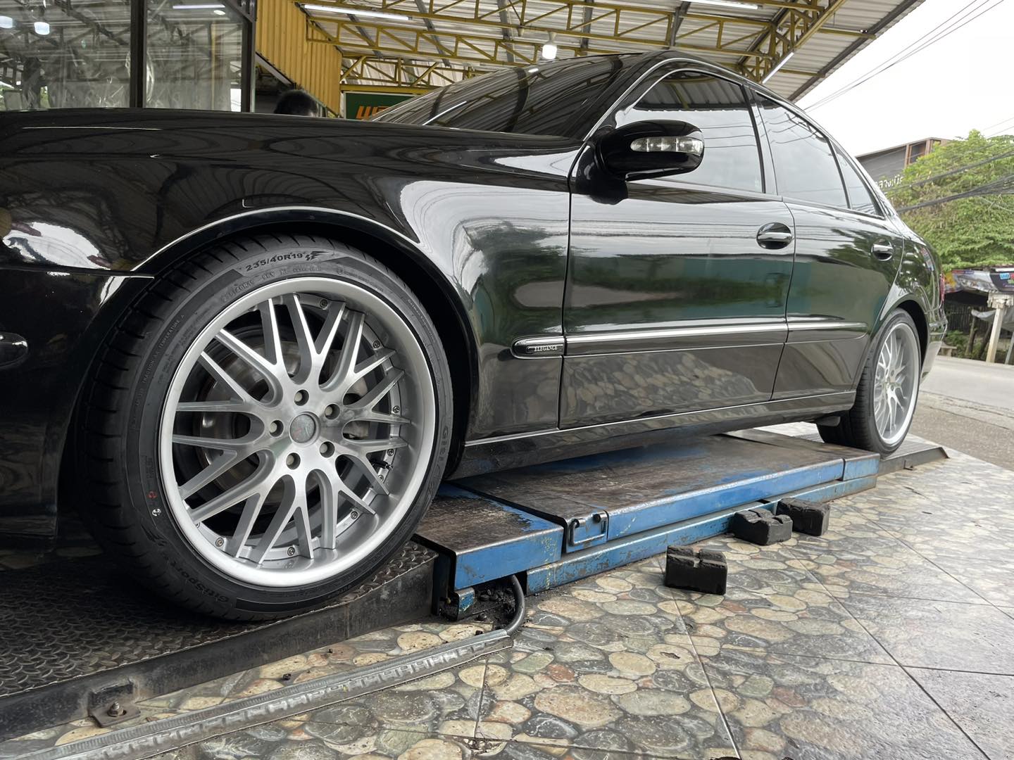 BENZ_E200 #ยางจีที #ยางสปอร์ตสมรรถนะการขับขี่สูง เปลี่ยนยาง #Giti_SportS2 235/40R19