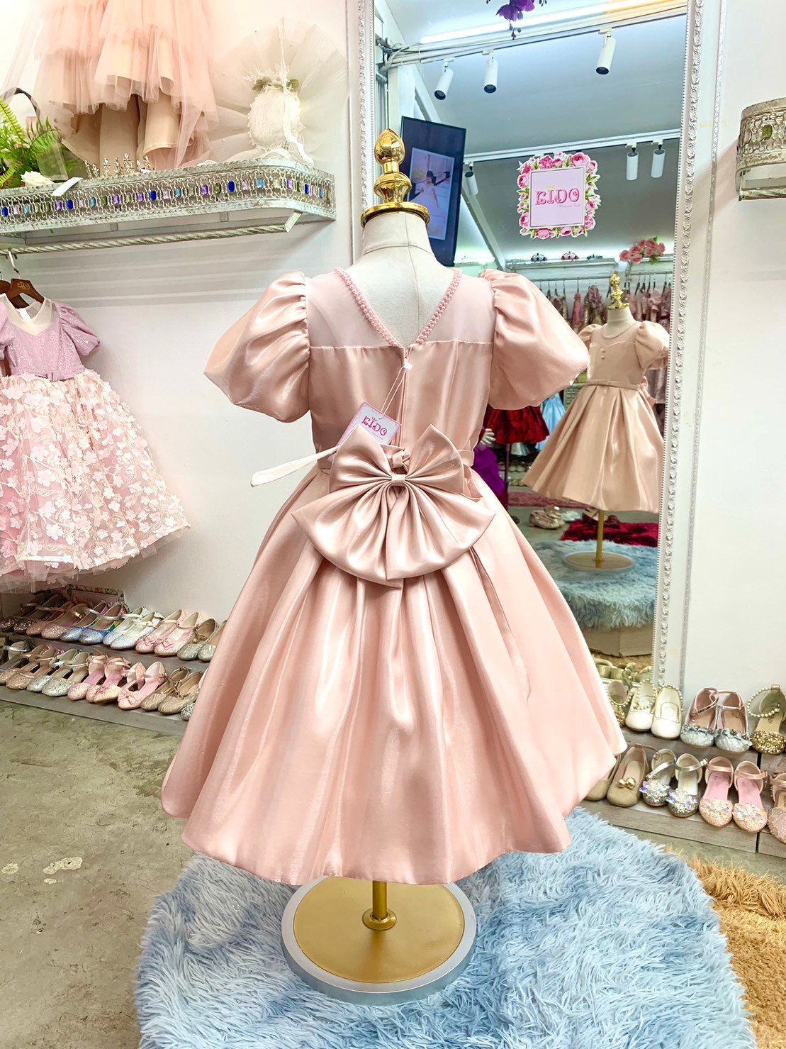 ชุดราตรีเด็ก(หน้าร้านอยู่รัชดา ลองได้ถ่ายรูปจากชุดจริง)B272 สีชมพู กระโปรงสั้น แขนตุ๊กตา ประดับคลิสตัลล้อมคอ น่ารักๆ