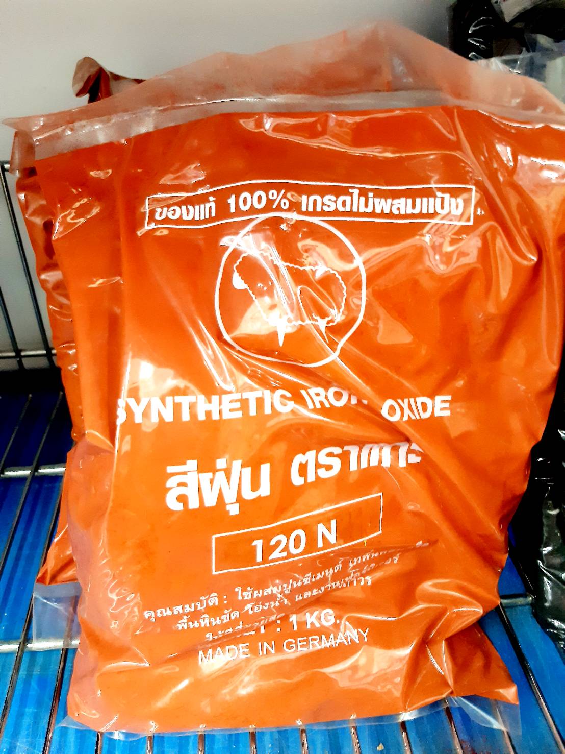 สีฝุ่นผสมปูน ตราเเกะ ของเเท้ 100% สีเเดงสด 120N ขนาด 1 กิโลกรัม
