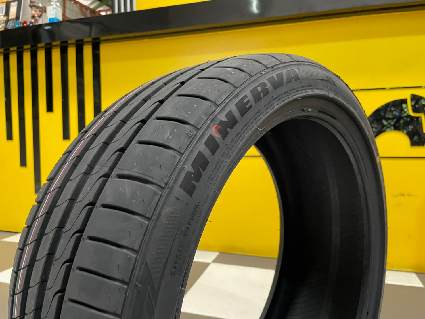 ยางMINERVA F205 225/40R19 ยางสปอร์ตคุณภาพดี สมรรถนะการขับขี่สูงนุ่มเงียบ ยางใหม่2022
