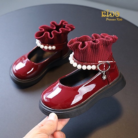 รองเท้าเด็ก(หน้าร้านอยู่รัชดา ลองได้)H107สีแดงเข้ม หนังแก้วคาดมุกดูเท่สุดๆ