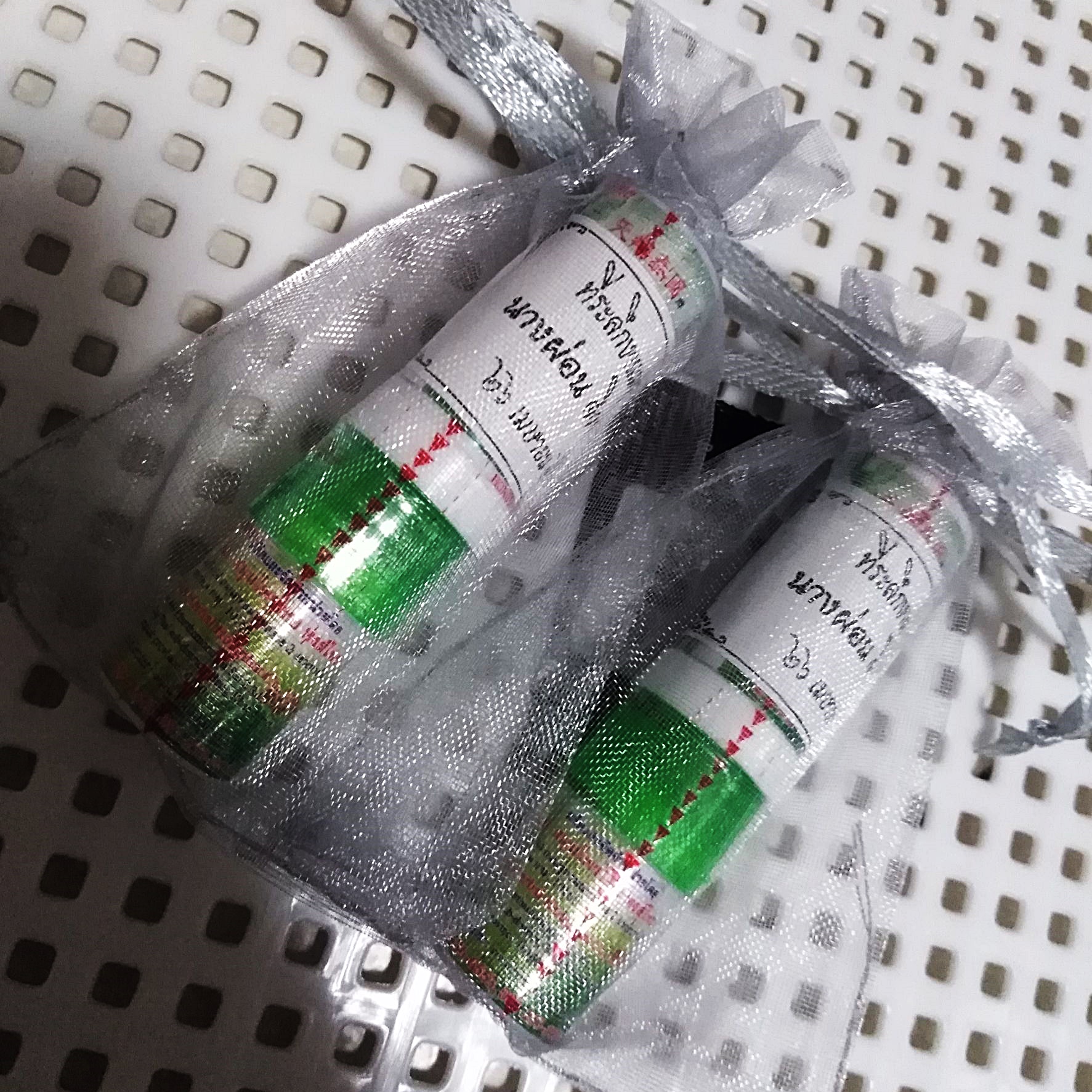 ยาดมสมุนไพรหงส์ไทยแบบหลอด แบบสองหัว ยาดมลิซ่า ความหอมสดชื่นระดับตำนาน