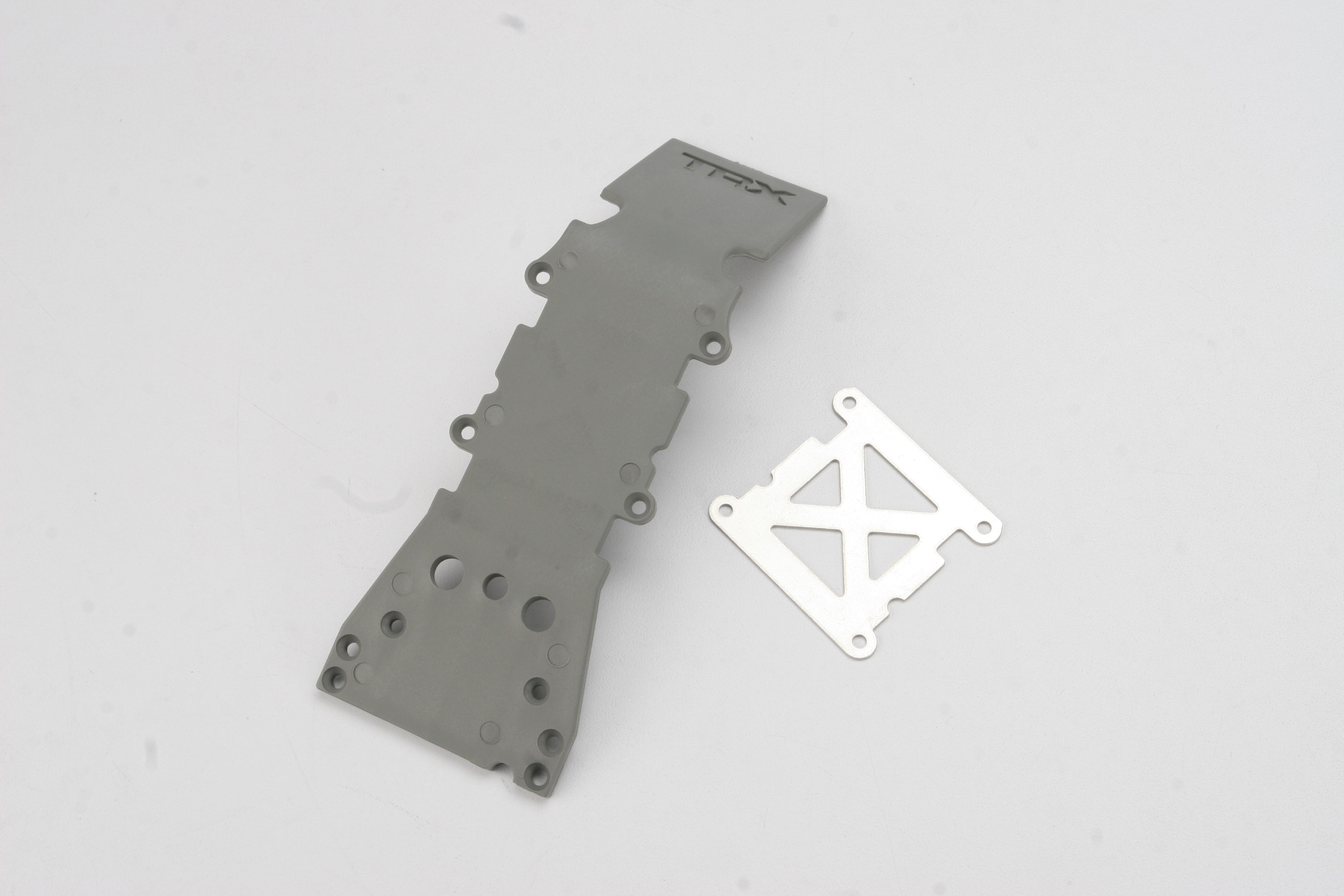 4937A Skidplate, front plastic (grey)/ stainless steel plate