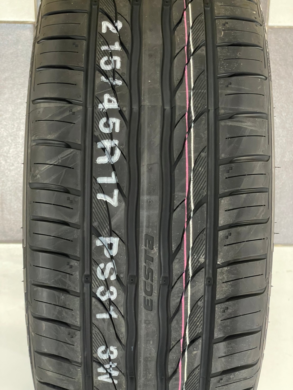 KUMHO PS31 215/45R17 ยางใหม่ปี2023 (4เส้น)