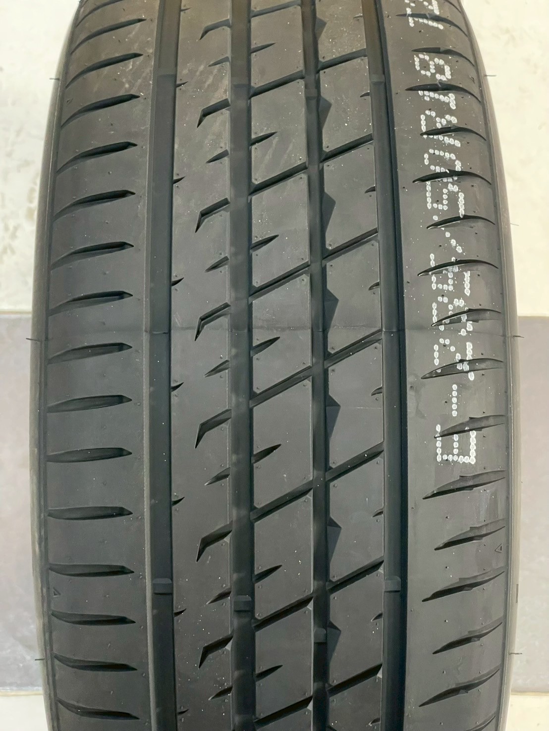 ยาง Lenso D1CS 235/50R18 ยางใหม่ปี2025