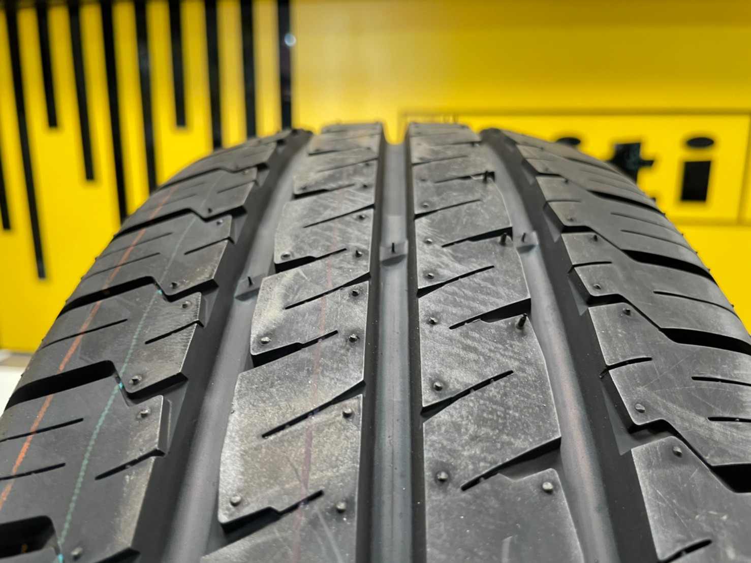 Hankook Vantra LT 215/70R15 ยางใหม่ปี2021 ยางกระบะ บรรทุกคุณภาพดี