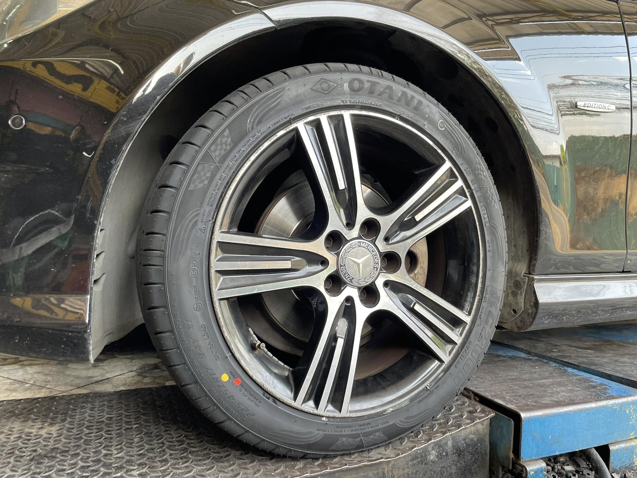 🚘 #BENZ_C200🛞#เปลี่ยนยาง #OTANI #KC2000 225/45R17 #บริการตั้งศูนย์ล้อ🛞