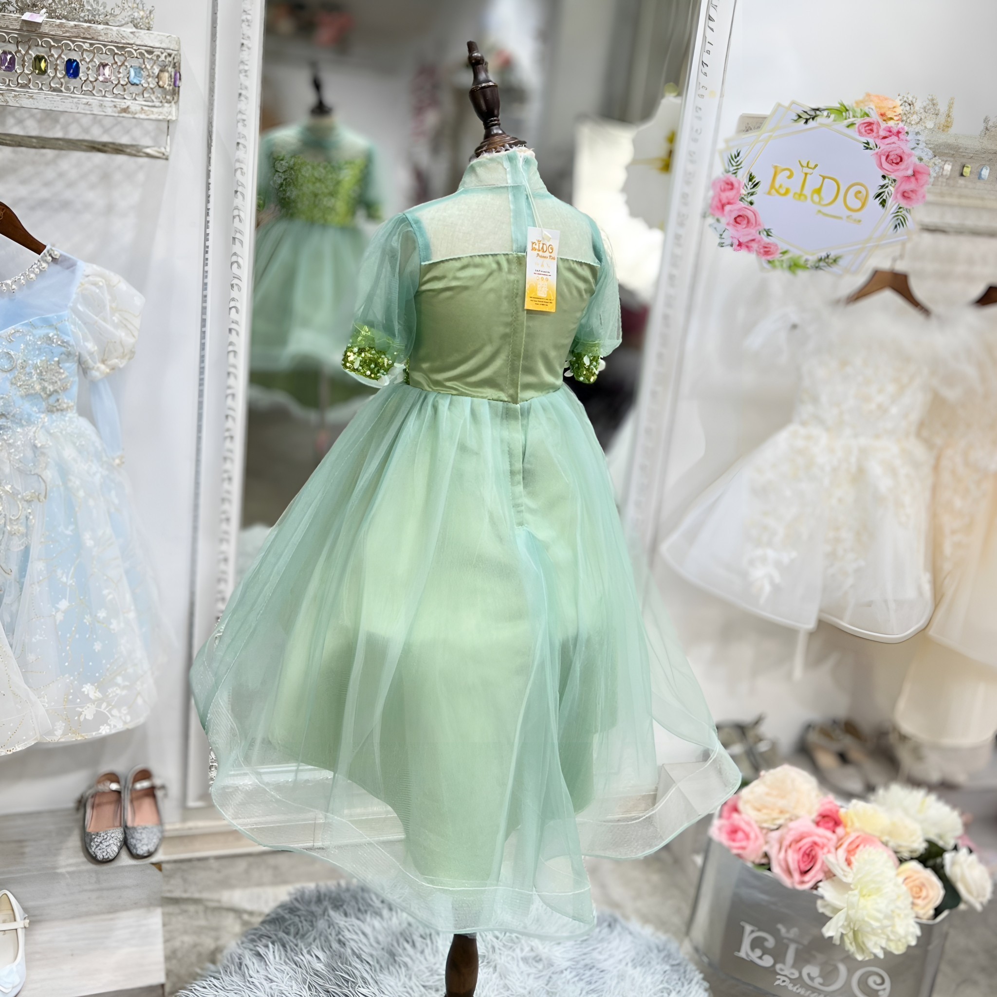 ชุดราตรีเด็ก(หน้าร้านอยู่รัชดา ลองได้ถ่ายรูปจากชุดจริง)W18596 สีเขียว กระโปรงหน้าสั้นหลังยาวซีทรู