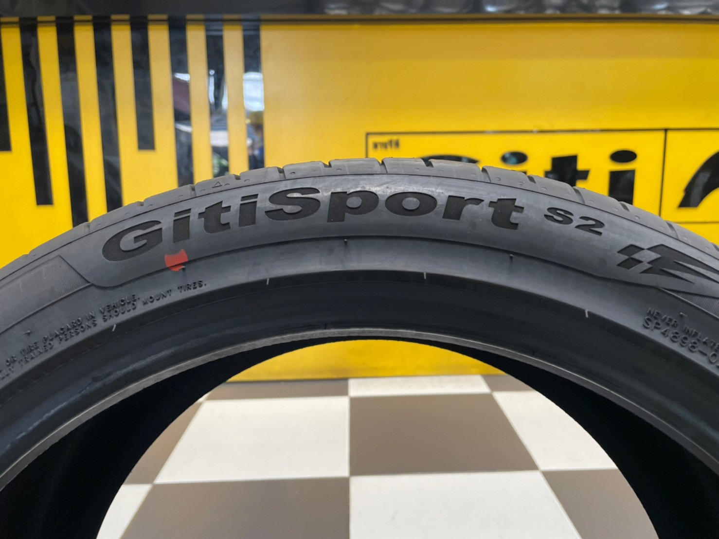ยางใหม่ Giti SportS2 245/40R18 ยางใหม่ปี2022 ราคาโปรโมชั่นพิเศษ พร้อมติดตั้งฟรี