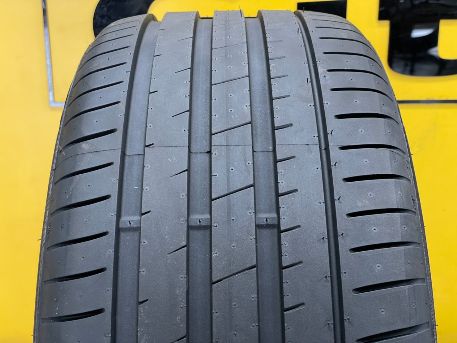 235/40R18 Apollo Aspire 4G+ ยางใหม่ปี2023