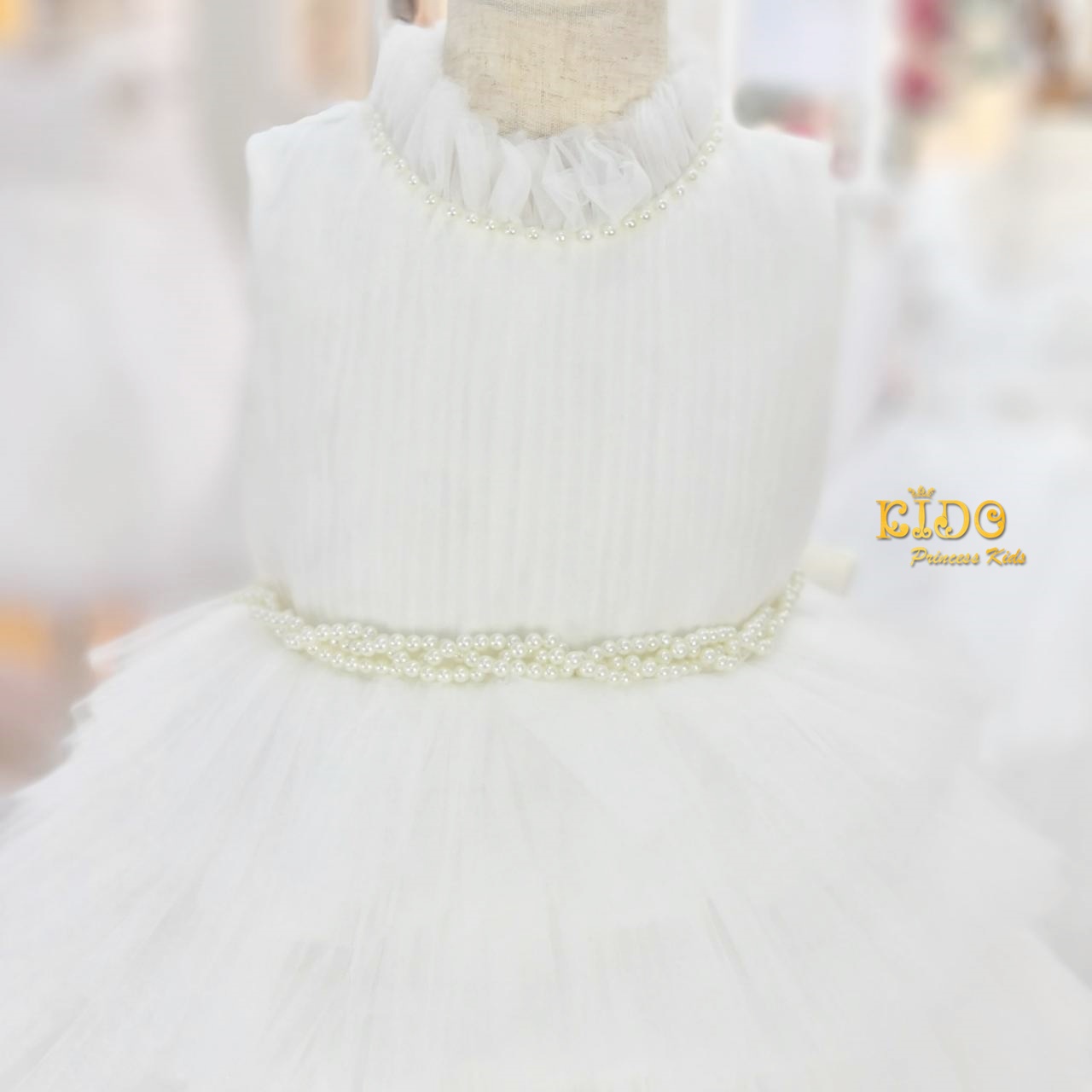 ชุดเจ้าหญิง(หน้าร้านอยู่รัชดา ลองได้ถ่ายรูปจากชุดจริง)B202 สีขาว กระโปรงสั้นชั้นๆฟู น่ารักค่า