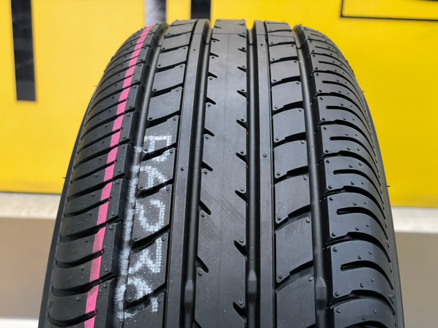 YOKOHAMA E70 185/60R15 ยางใหม่ปี2023