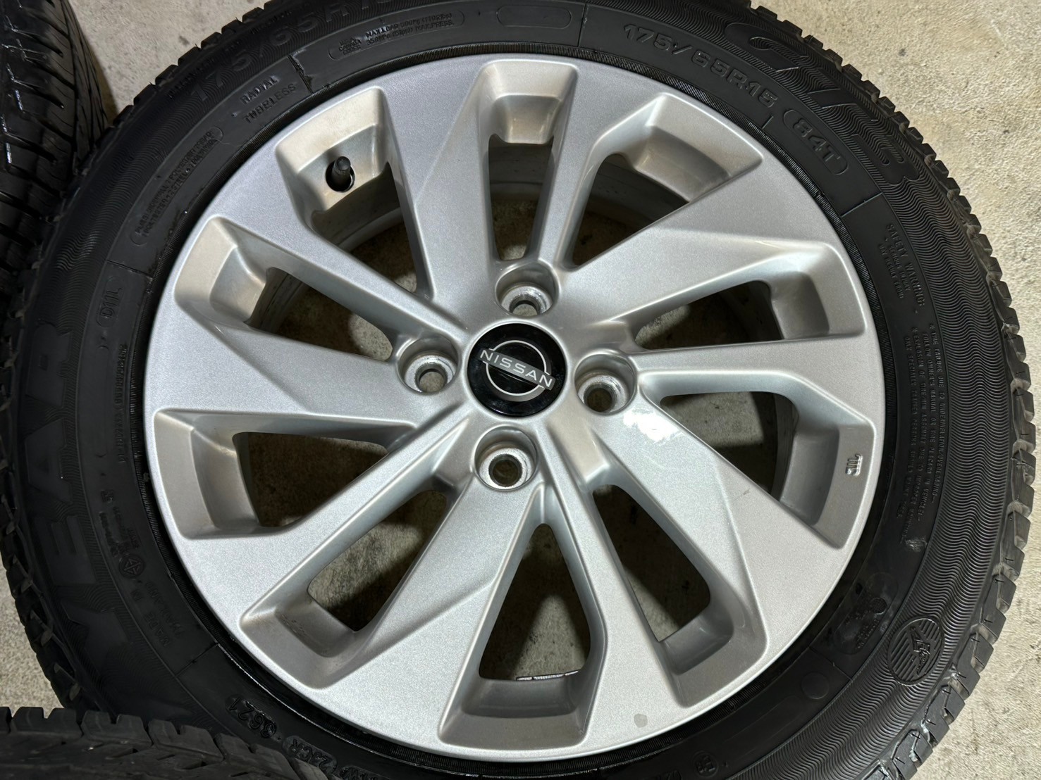 ล้อแม็กซ์ถอดป้ายแดง NISSAN ALMERA 2024 พร้อมยาง Goodyear 175/65R15