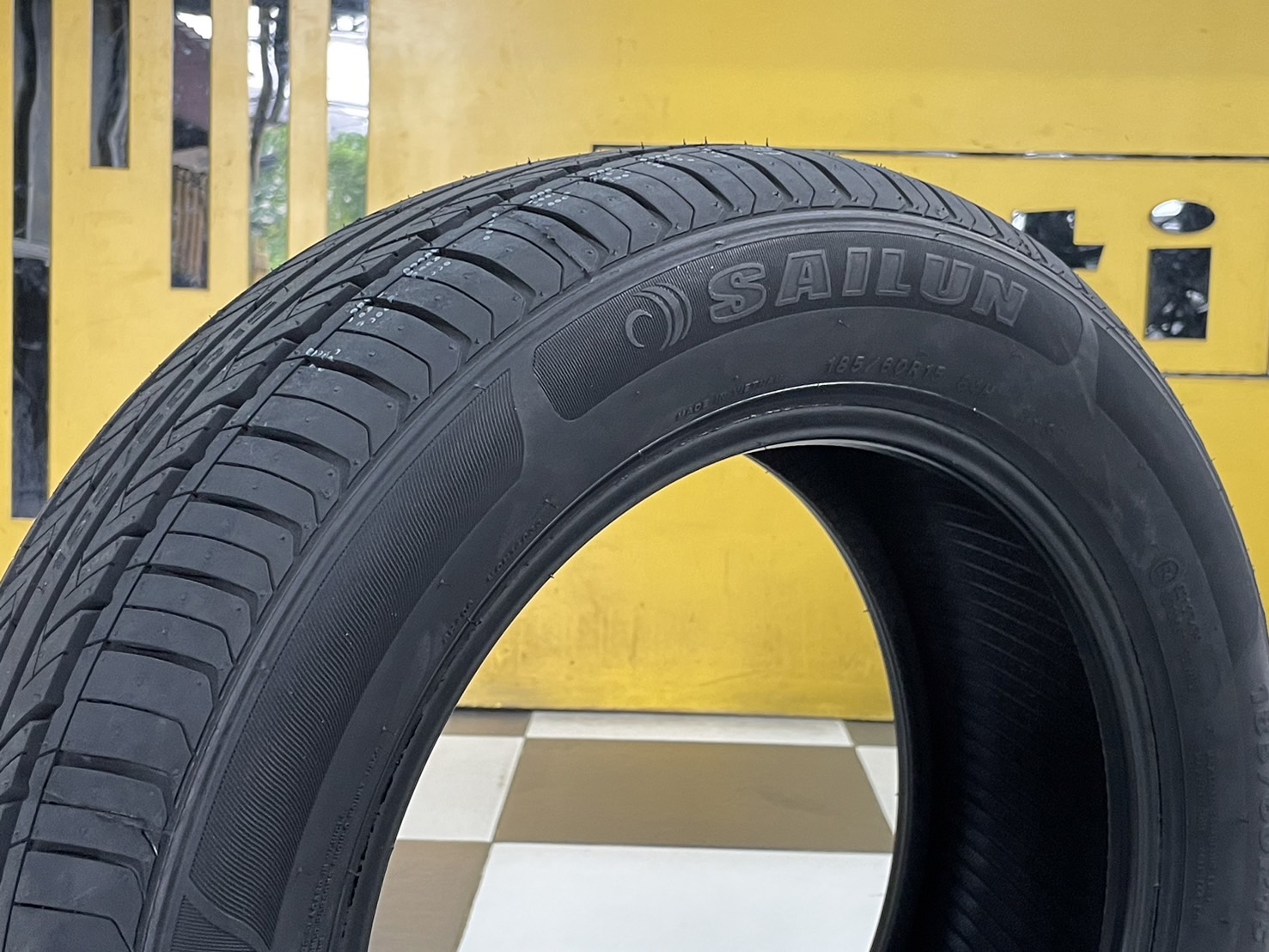 ยางใหม่ SAILUN ATREZZO 185/60R15 ยางใหม่ปี2024 ยางคุณภาพดี นุ่มเงียบ
