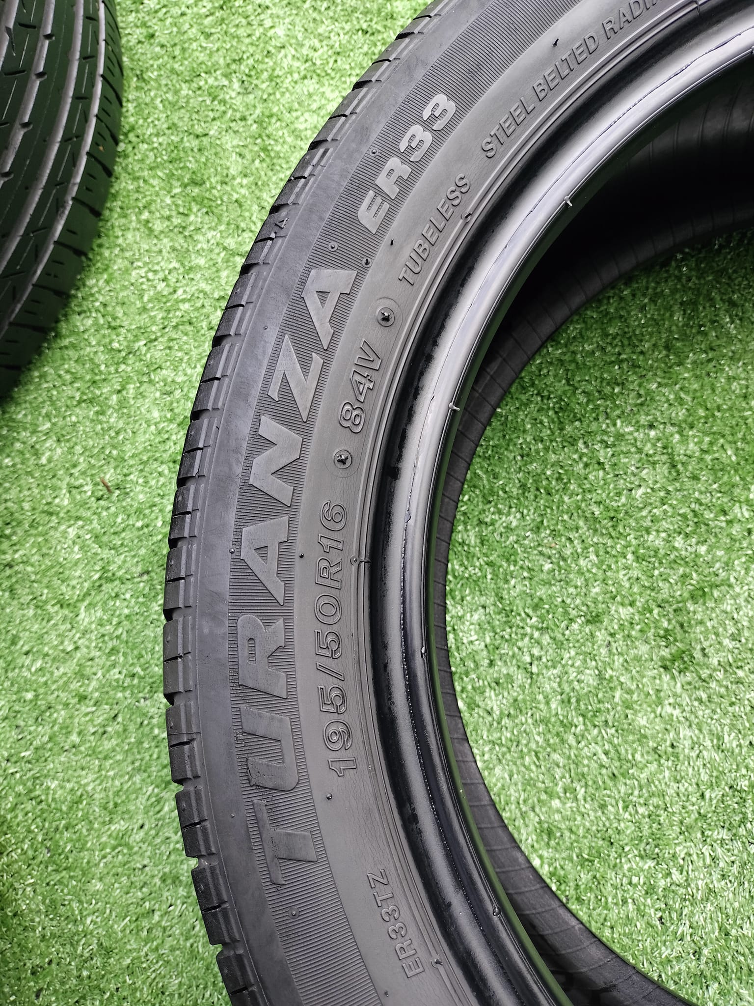 ยางมือ2 สภาพดี ขอบ16" ยางยี่ห้อ BRIDGESTONE ER33 195/50R16 ปี18