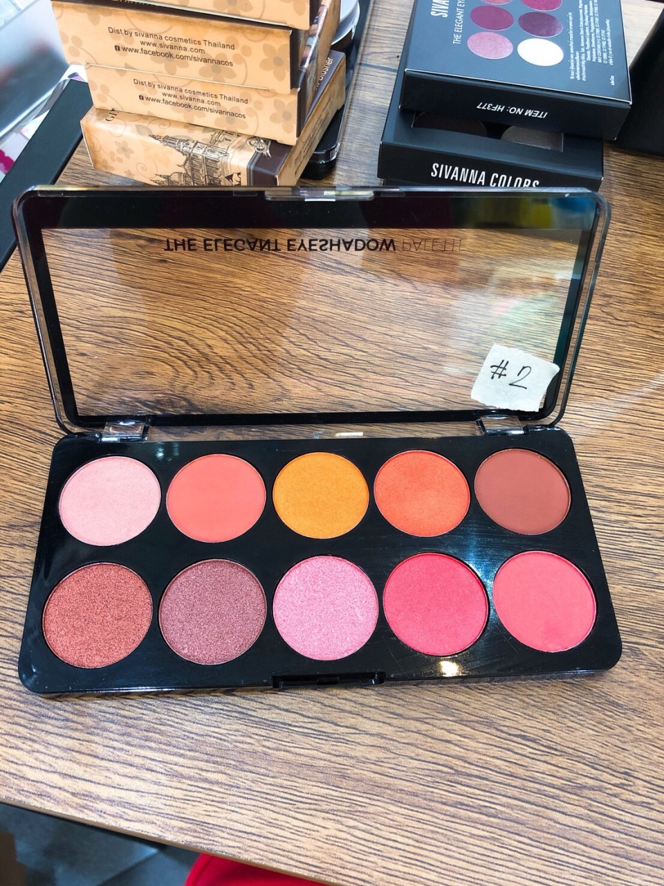 sivanna HF377 the eyeshadow palette พาเลทอายแชโดว์ 10 หลุ่ม 10 เฉดสีสวย มีให้เลือกถึง 4 โทนสี 4 ลุค