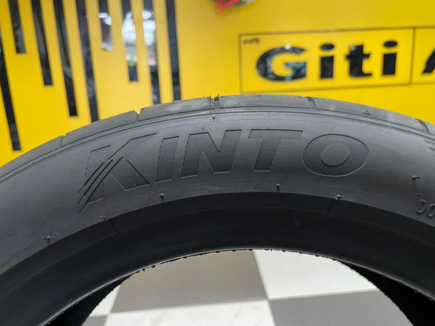 #ยางคินโต๊ะ #KINTO FORZA 001 Treadwear 280 195/50R16 ยางใหม่ปี2022 2เส้น ยางปี2023 2เส้น ลดราคาพิเศษ เพียงชุดละ5600บาท (สินค้ามีจำนวนจำกัด)