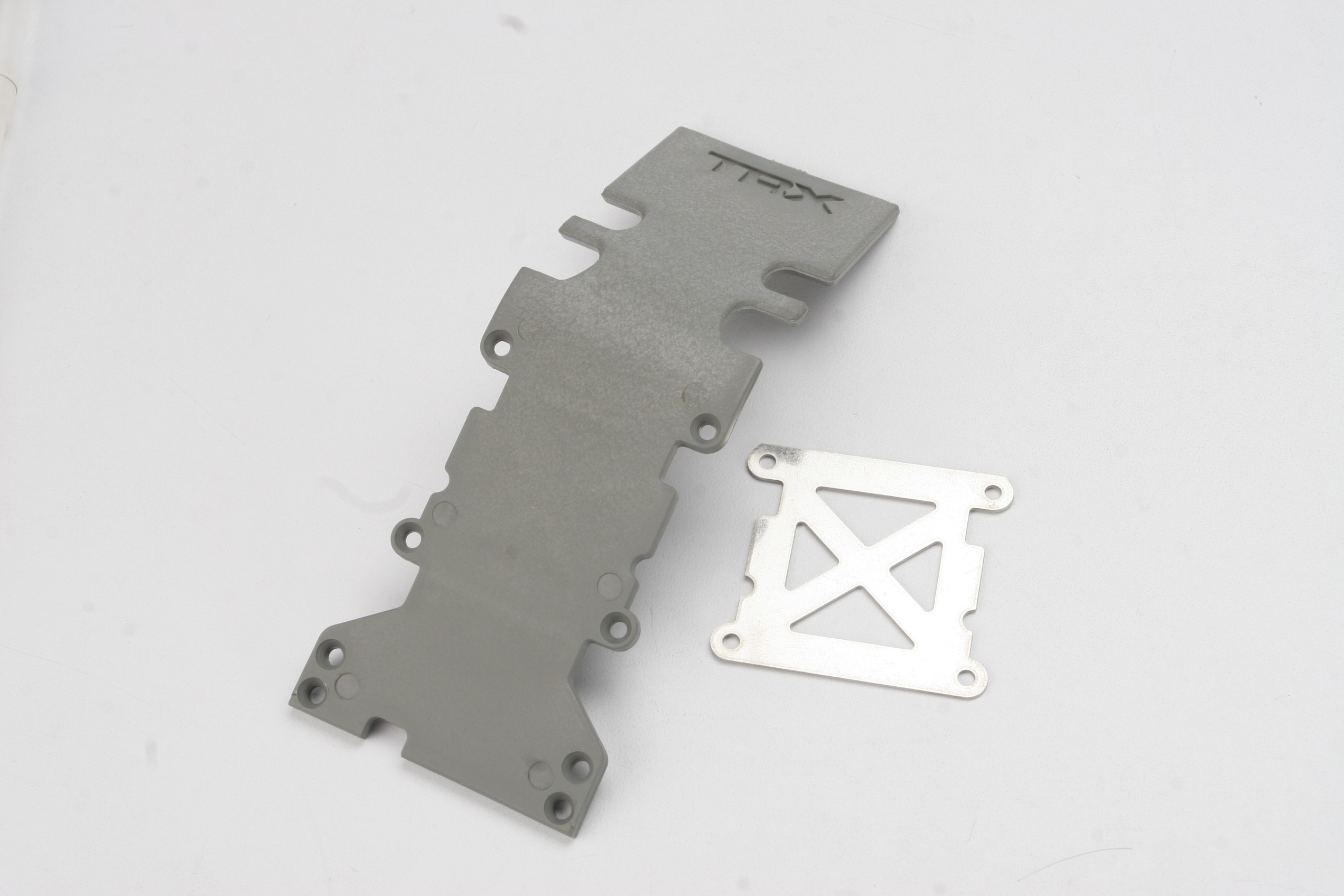 4938A Skidplate, rear plastic (grey)/ stainless steel plate