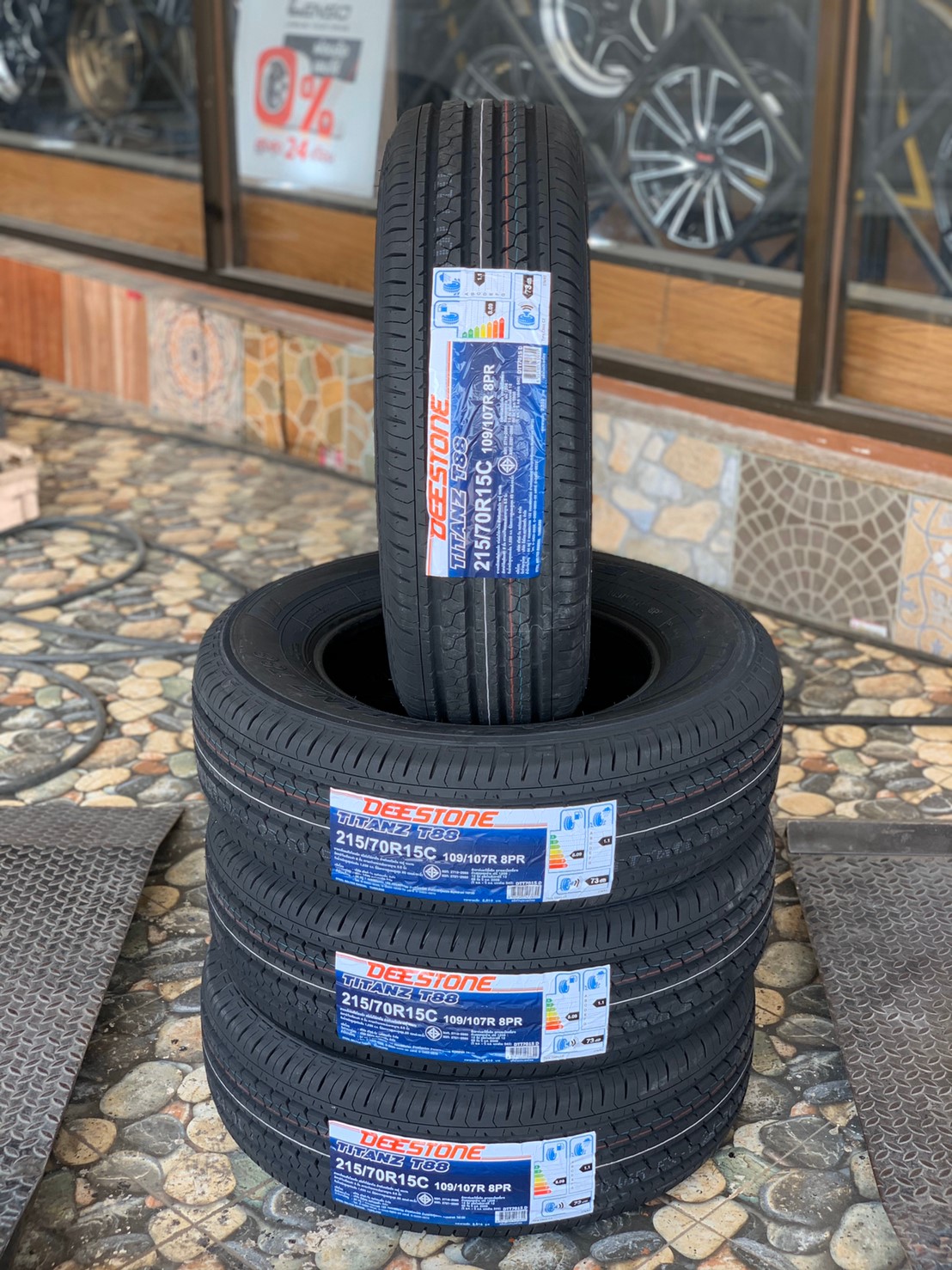 DEESTONE TITANZ T88 215/70R15 ยางใหม่ปี2020 จัดส่งฟรีทั่วประเทศ