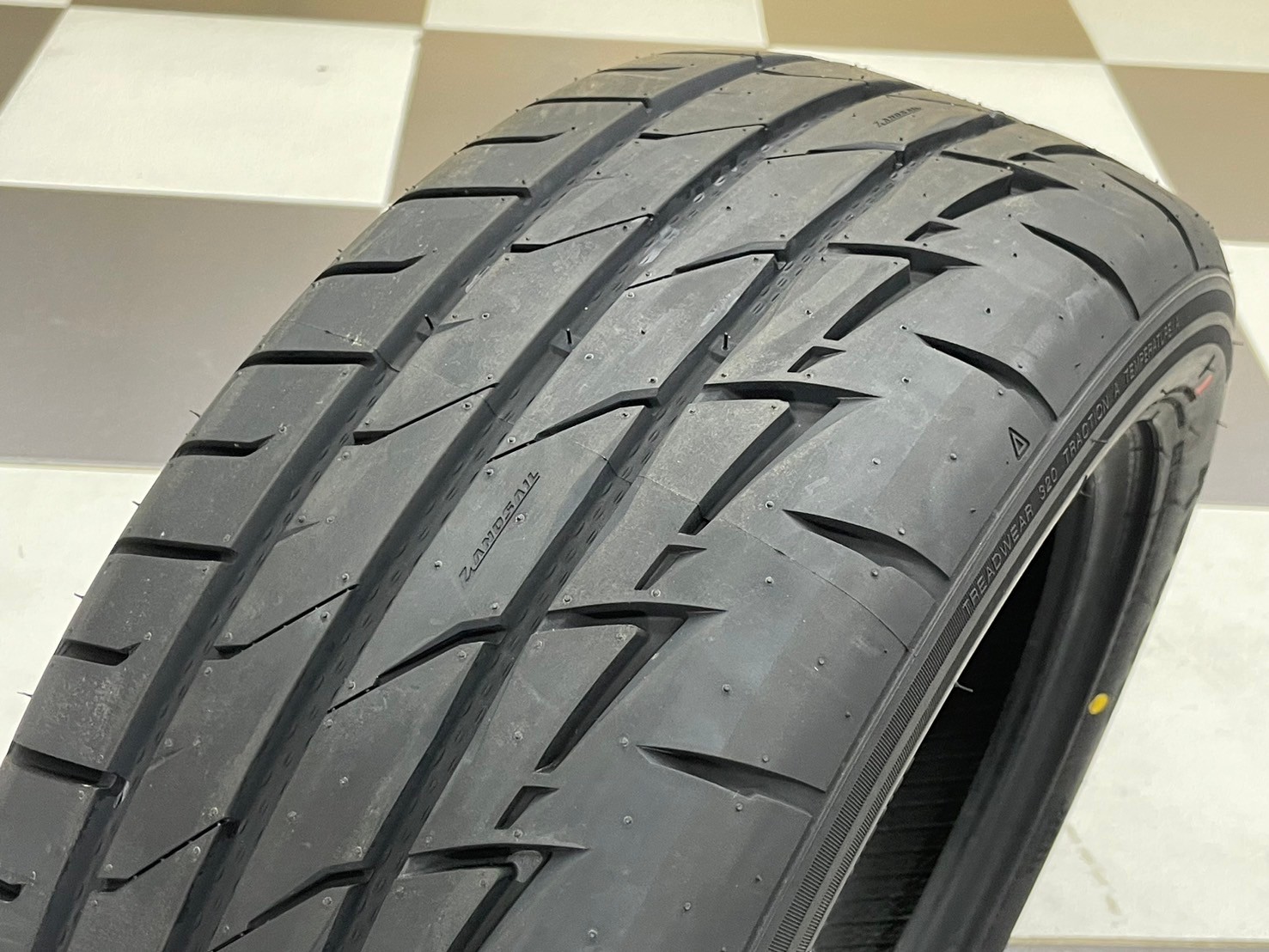 ยางลายซิ่ง Landsail RS009 205/50R15 ยางMade in Thailand รับประกันนุ่มหนึบ สเปคพิเศษ สำหรับล้อกว้าง ยางใหม่ปี2024