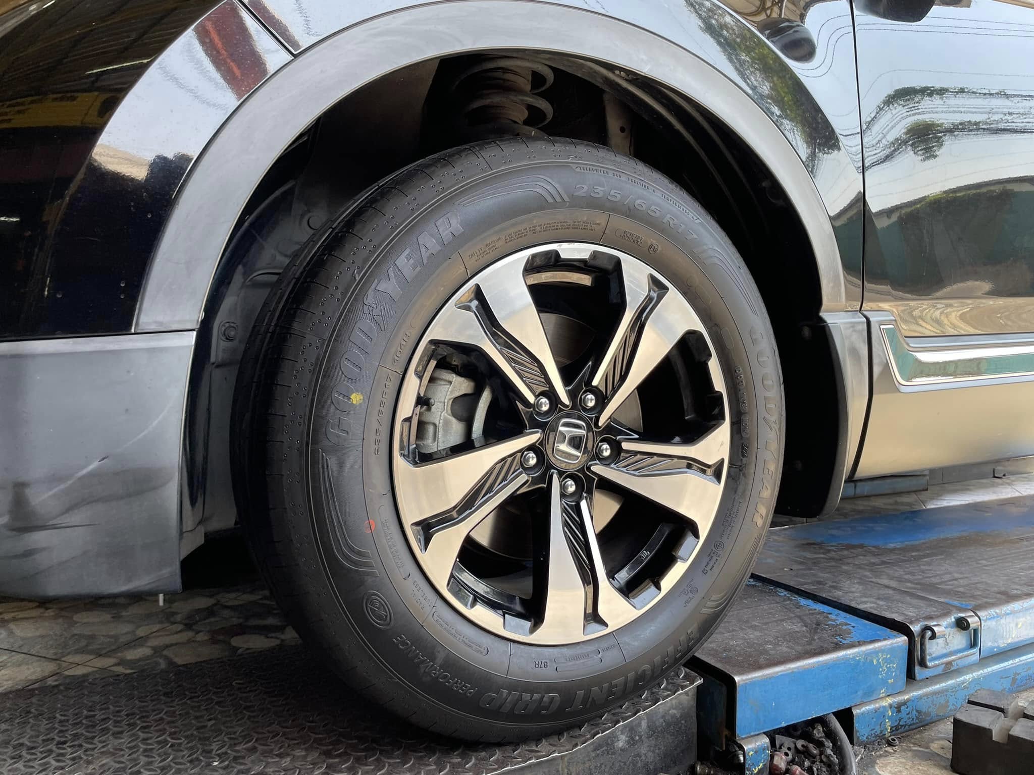 🛞❤️ #HONDA_CRV 🚘เปลี่ยนยาง 🛞🐘#GOODYEAR_EFFICIENTGRIP_235/65R17