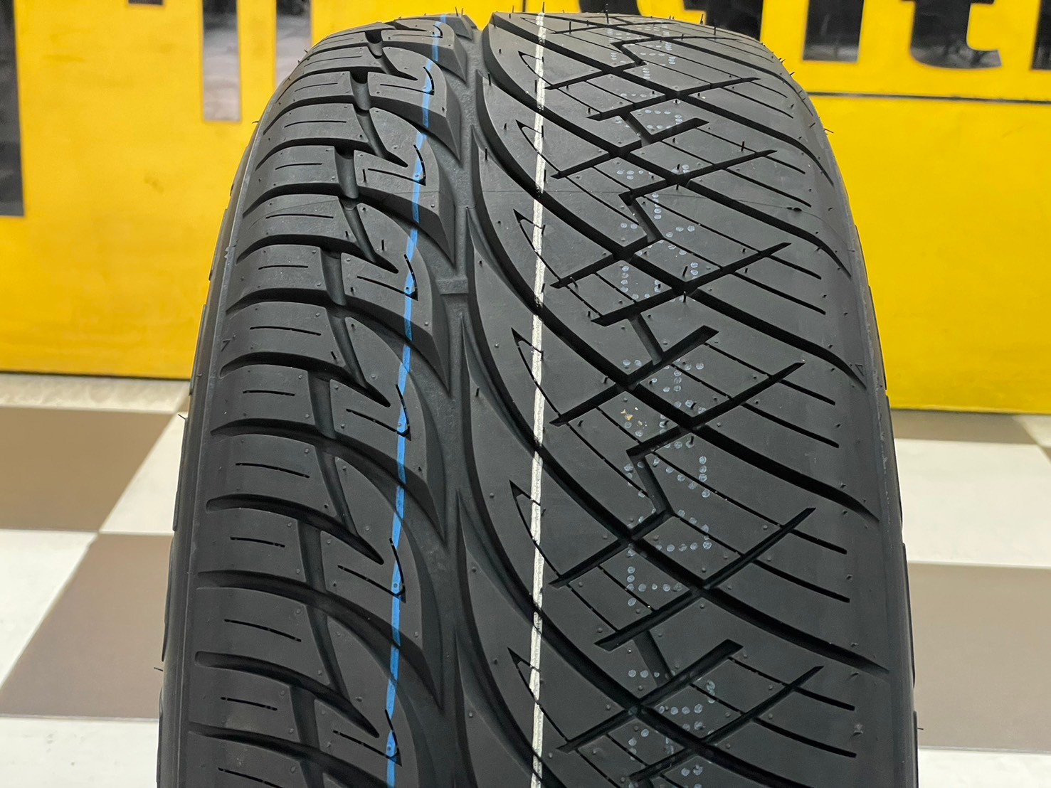 ยางใหม่ DEESTONE STROMZ RS 255/50R18 ยางใหม่ปี2025 ยางตัวหนังสือสีดำ
