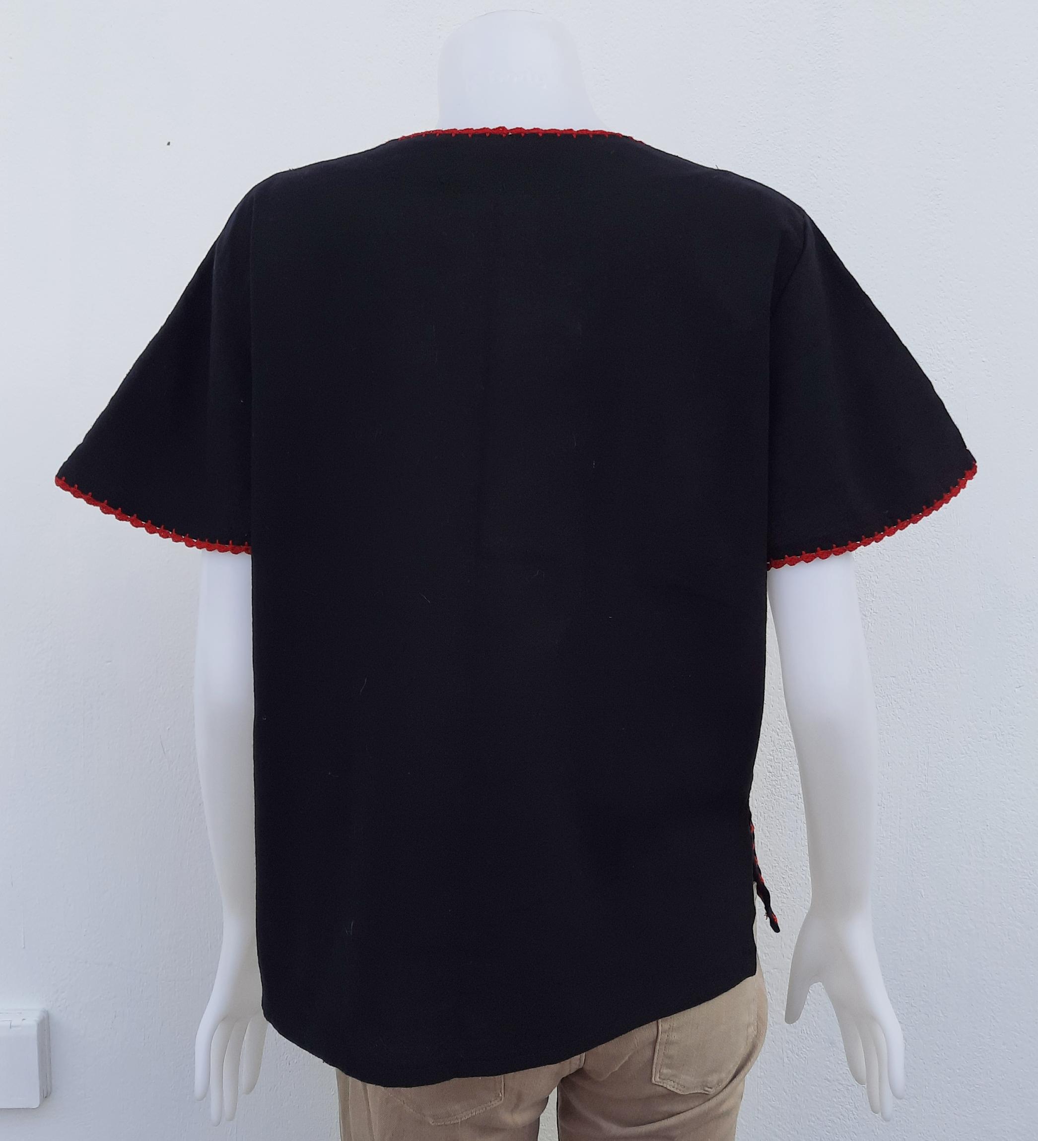 เสื้อปักมือ ลายผีเสื้อ ริมโคเชต์แดง