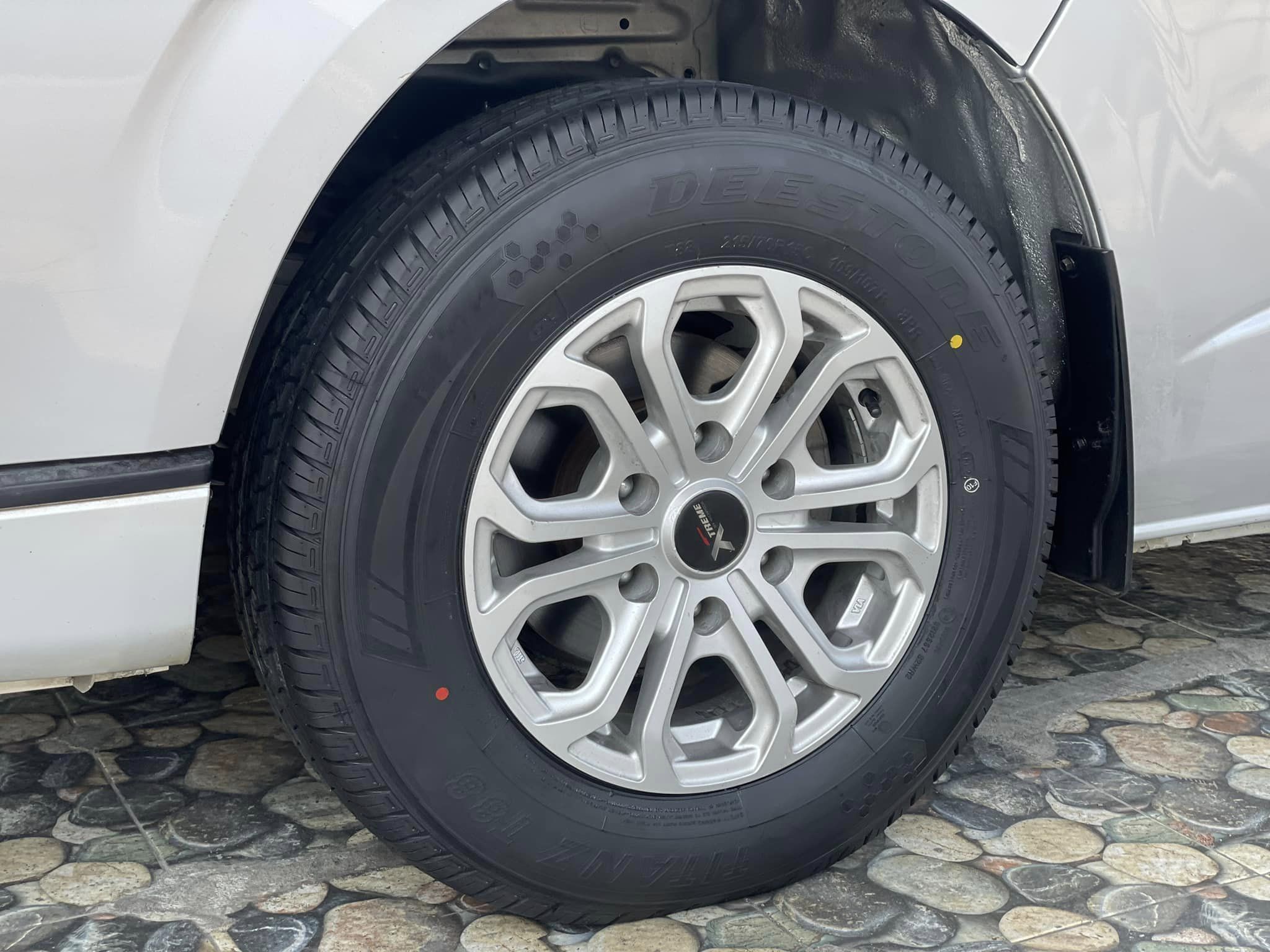 🚘 #TOYOTA_COMMUTER🛞ติดตั้งยางดีสโตน #DEESTONE_T88_215/70R15❗️❗️