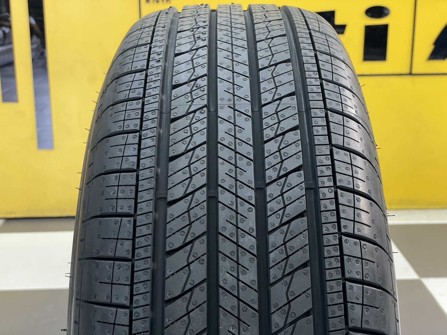 ยาง Goodyear Assurance MaxGuard SUV 245/70R16 ยางใหม่ปี2024