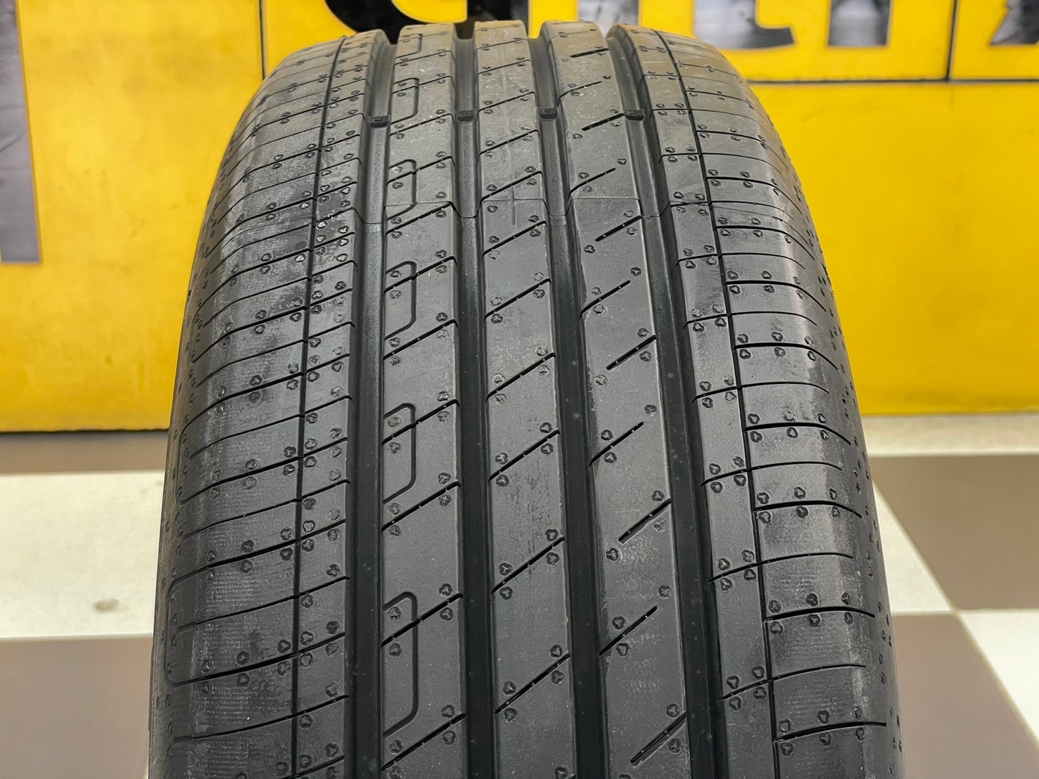 ยางใหม่ Goodyear EfficientGrip Performance 235/65R17 ยางใหม่ปี2024
