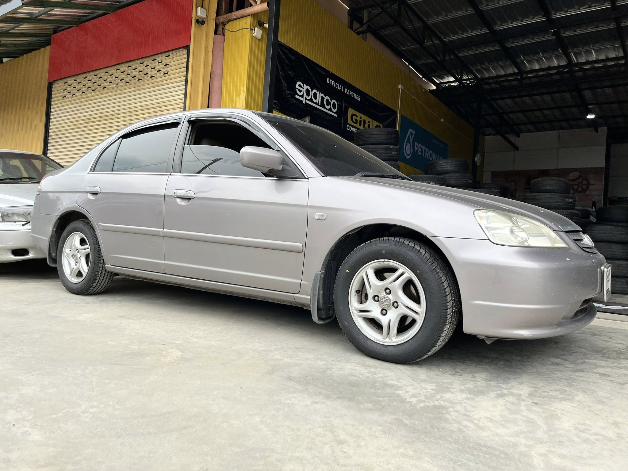 HONDA #CIVIC🚘เปลี่ยนยาง 🛞🐘#DEESTONE #NAKARA #R702 185/65R14