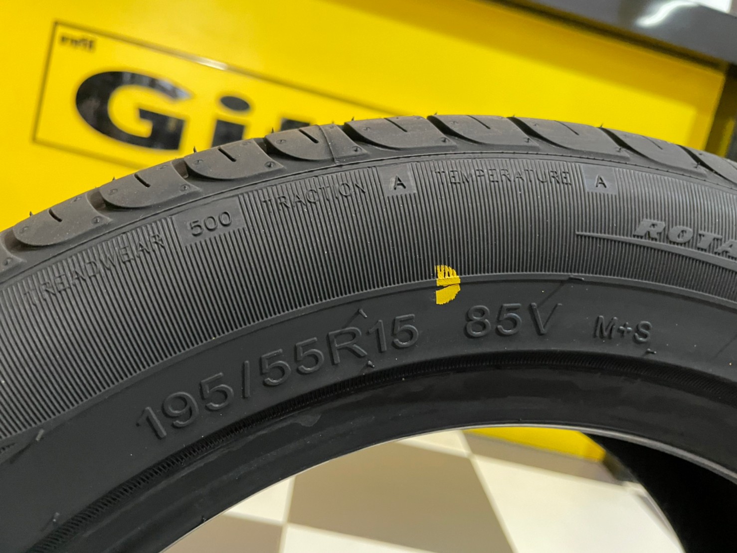 Deestone R702 195/55R15 ยางลายสปอร์ต ยางไทยคุณภาพดี ยางใหม่ปี2022