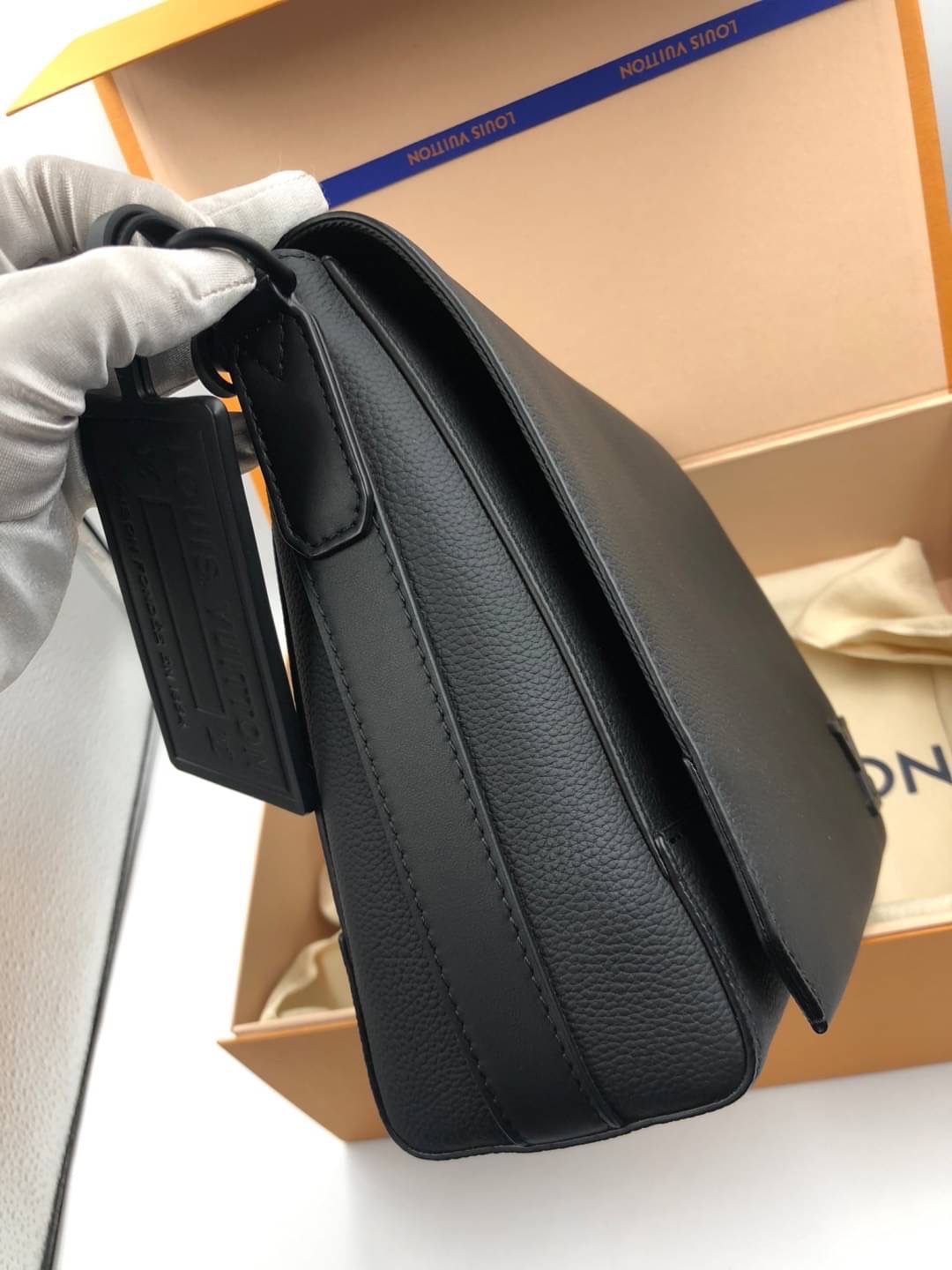 กระเป๋าlouis vuitton Takeoff Messenger Chip Takeoff Messenger Chip